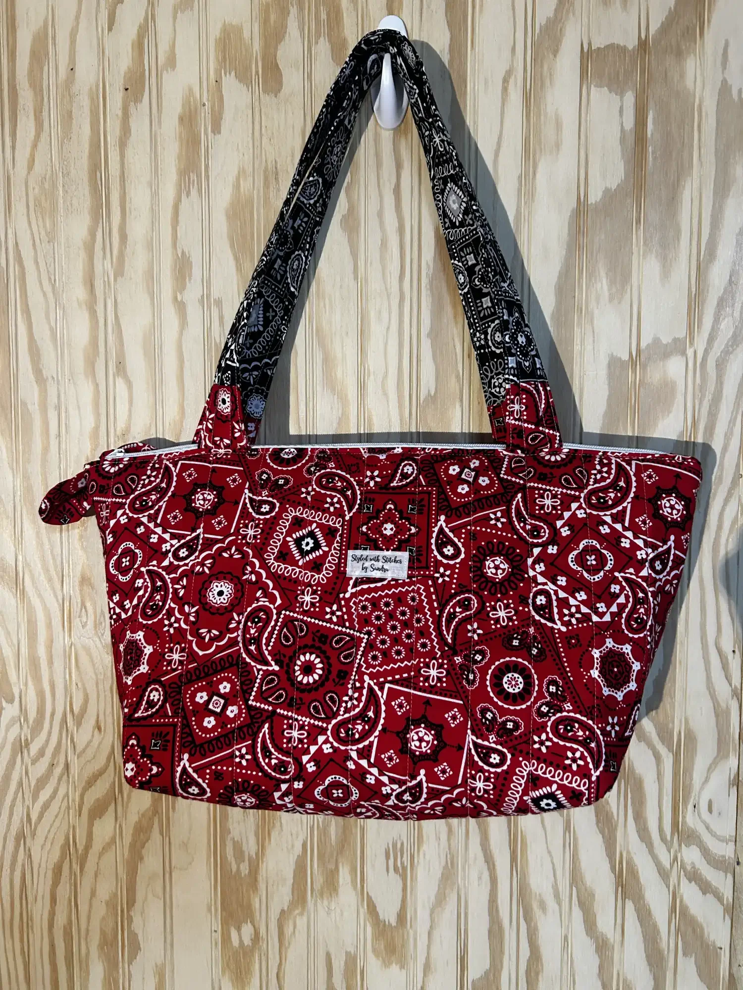 resizeplus_20261013_013741360_red tote 2.webp