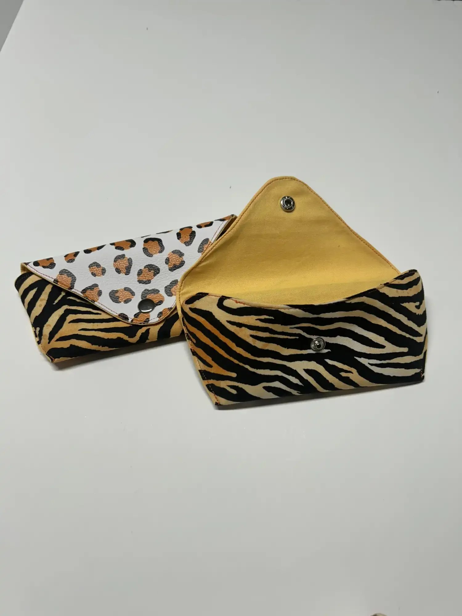 resizeplus_fabric glasses case 8 .webp tiger.webp