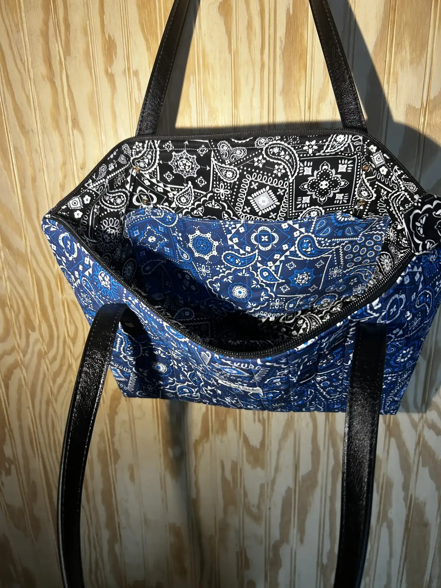 resizeplus_20261013_014104803_blue tote 1.webp