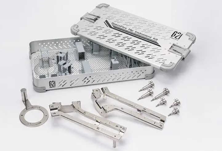 Las 36 Diferentes Configuartions disponibles para el separador de cadera se ofrecen con la posibilidad de combinar diferentes tamaños de:

*3 diámetros de potencia (10, 13, 15 mm) que se decidirán al pedir el SpaceFlex Hip;
*4 diámetros de cabeza (48
