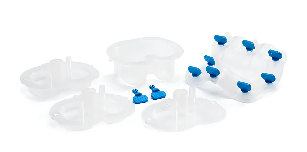 SpaceFlex Knee es un dispositivo sencillo 100% desechable, compuesto por dos moldes diferentes para el componente tibial y el femoral.