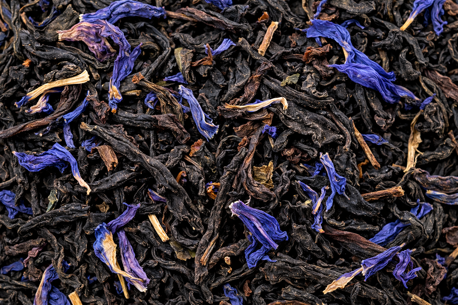 Little Earl Fauntleroy loose leaf black tea blend showing dried tea leaves and petals