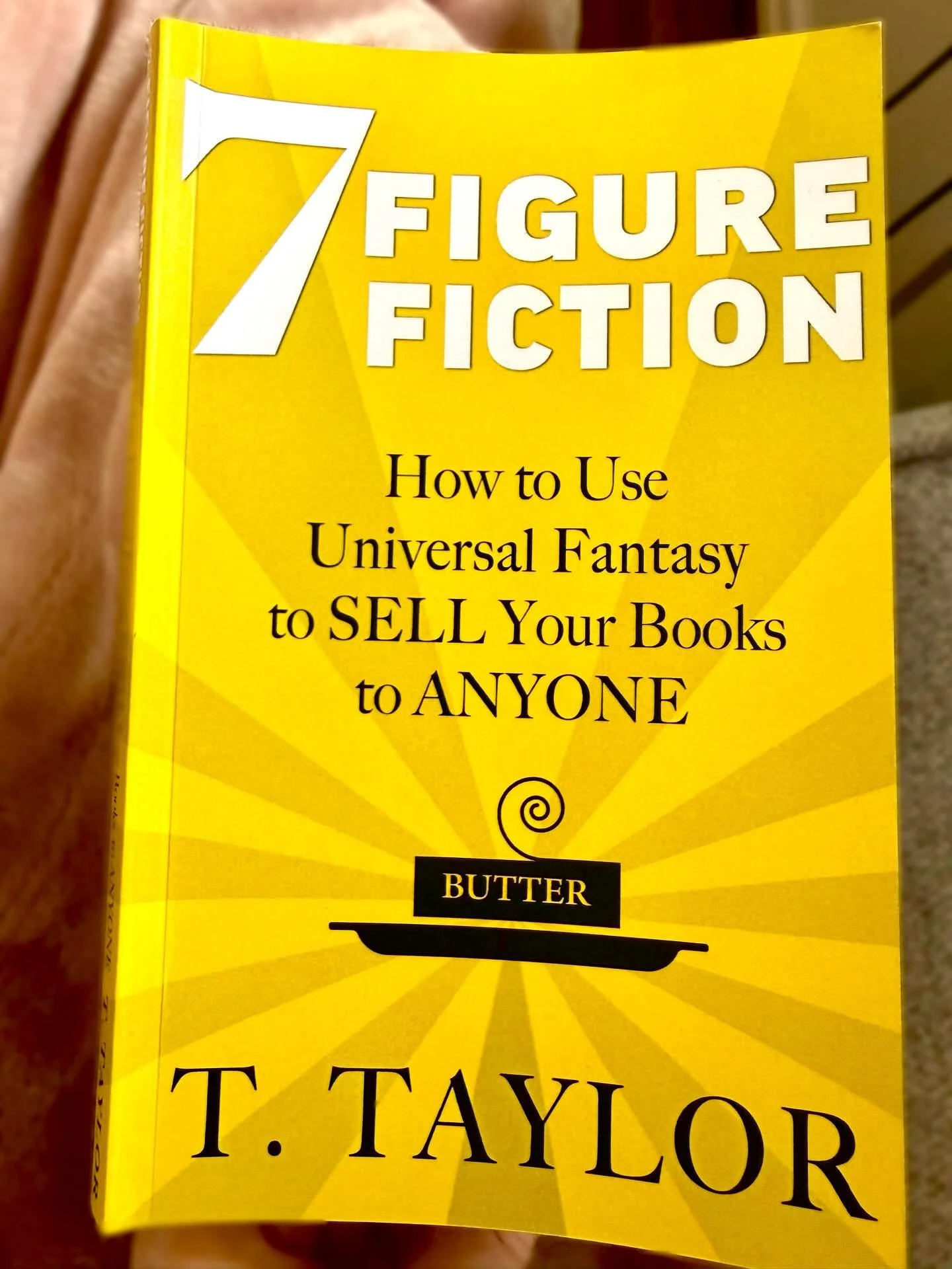 Doing a little research on the marketing side of the publishing industry. What are your favorite resources for writers/creatives? 
#bookstagram #writer #authorlife #aspiringauthor #writersofinstagram