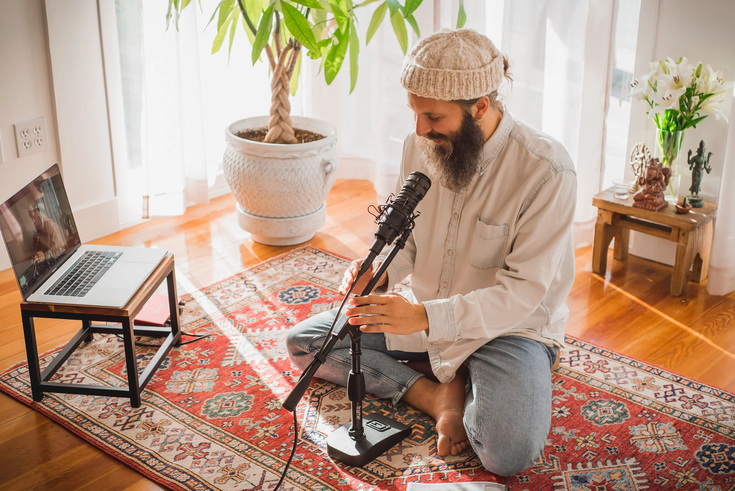 Muni Engel leading a private online pranayama breathwork session for respiratory health.