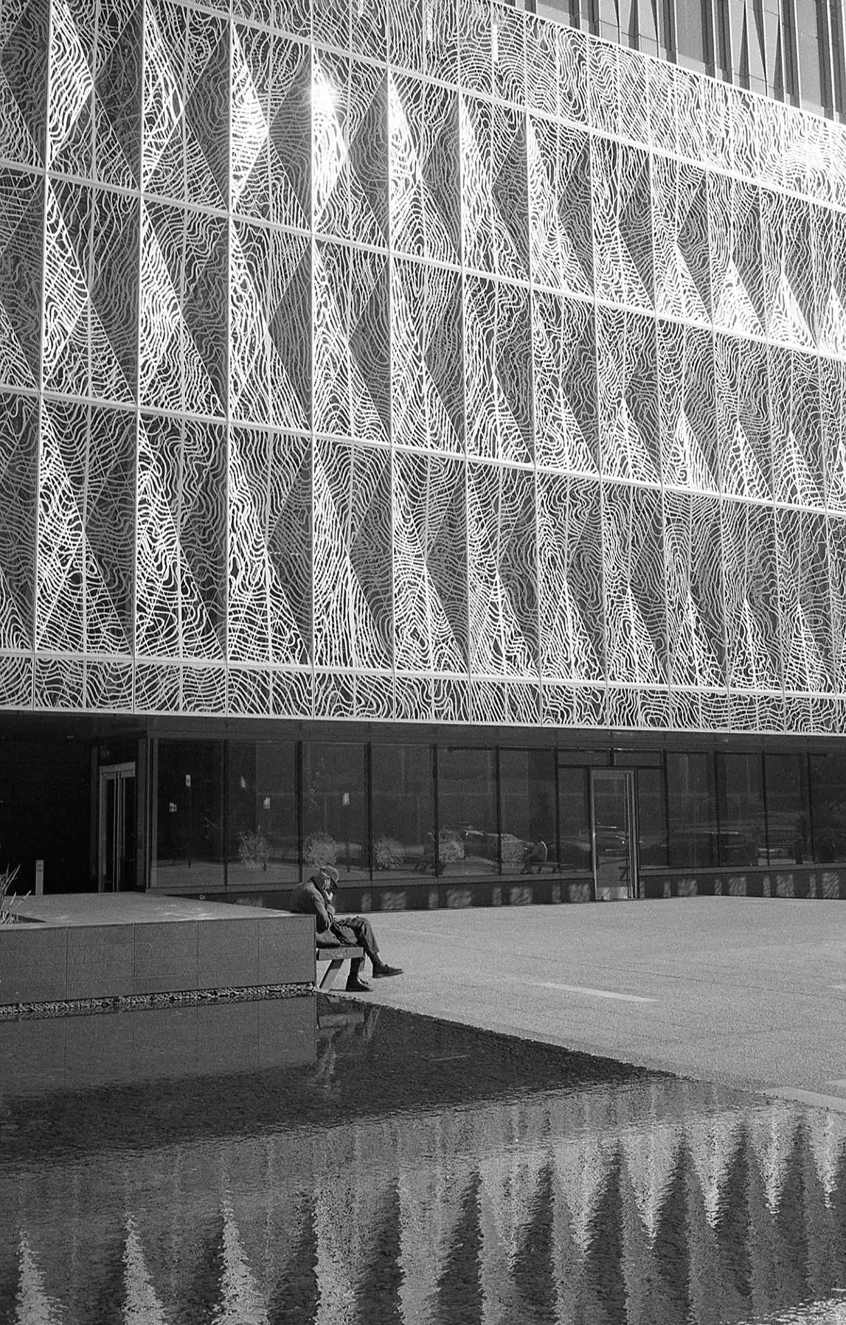 Arvian Heidir, Jessie Square Reflection, Leica M7, Ilford HP5+