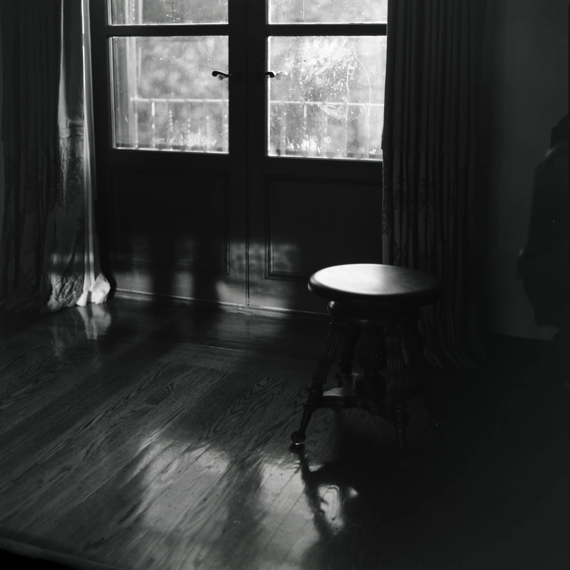 Jeff Heyman, Stool at Sunset, 
Hasselblad 500C, Fujifilm Acros II