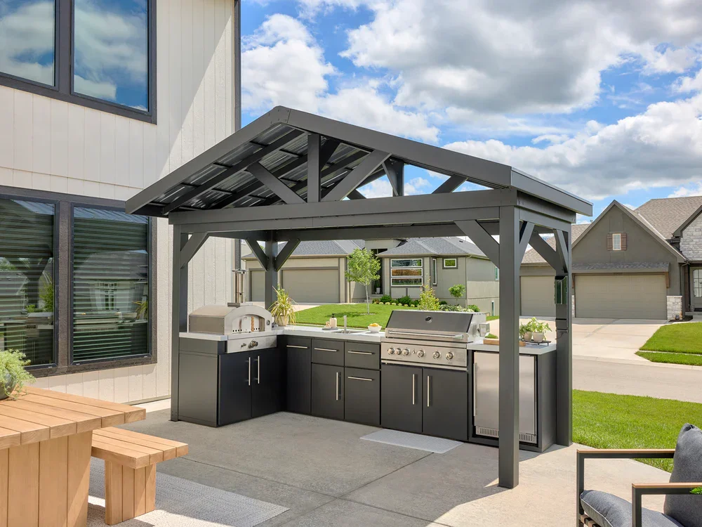 Lancaster | L-Shape Outdoor Kitchen with Built-In Grill & Pizza Oven