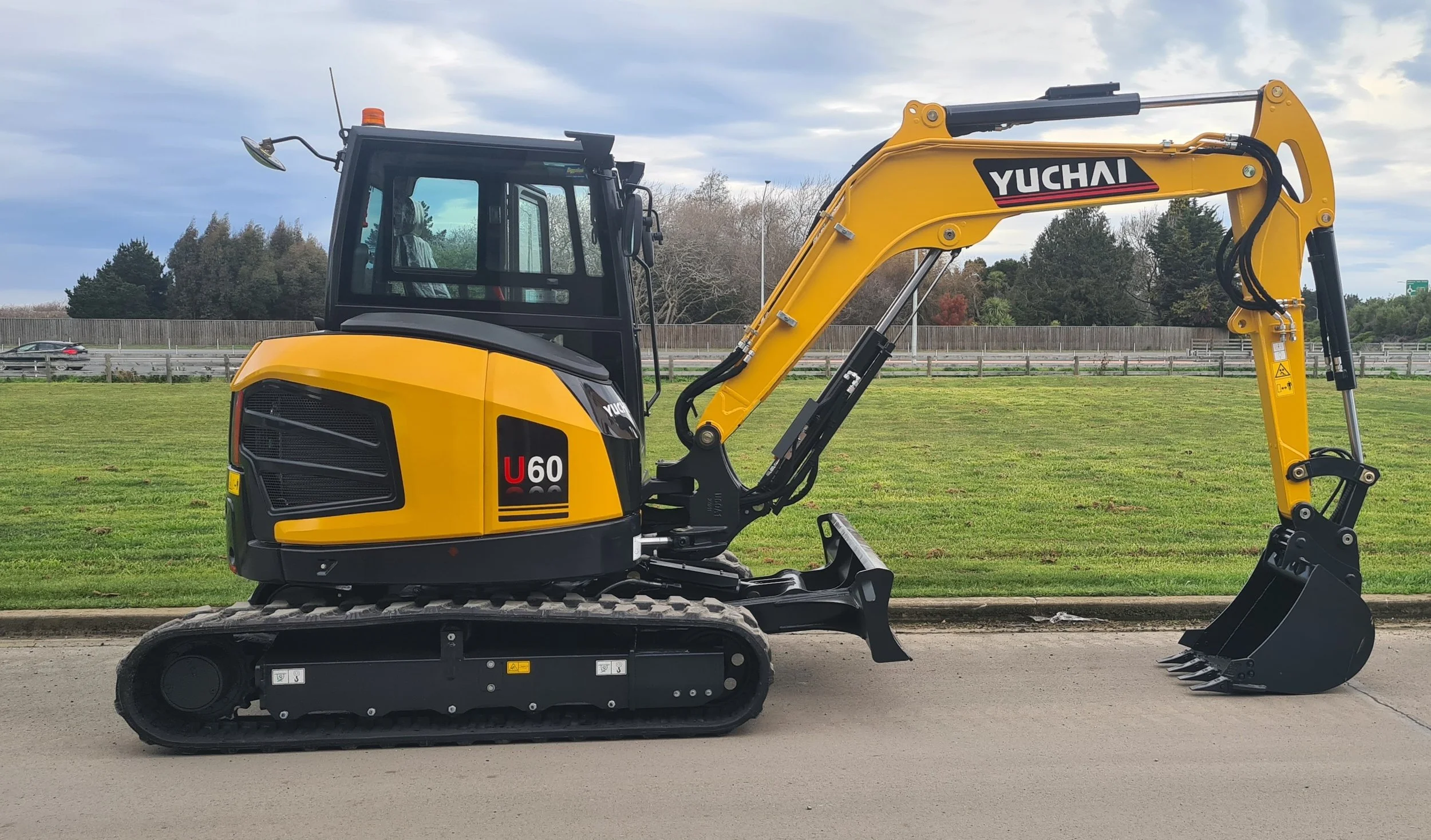 Yuchai U60 - Big performance, compact machine.
