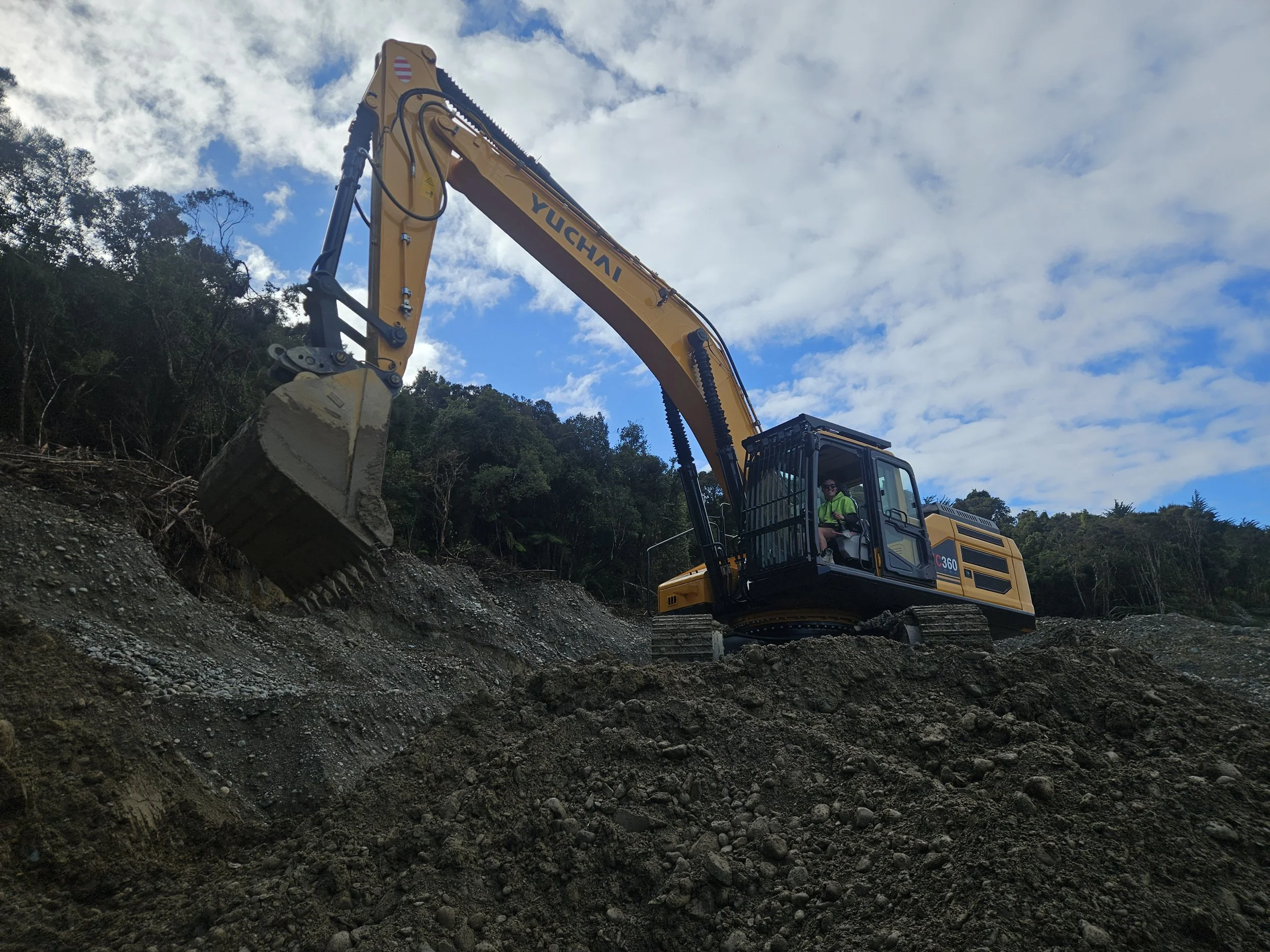 Yuchai YC360 - Mining On the West Coast