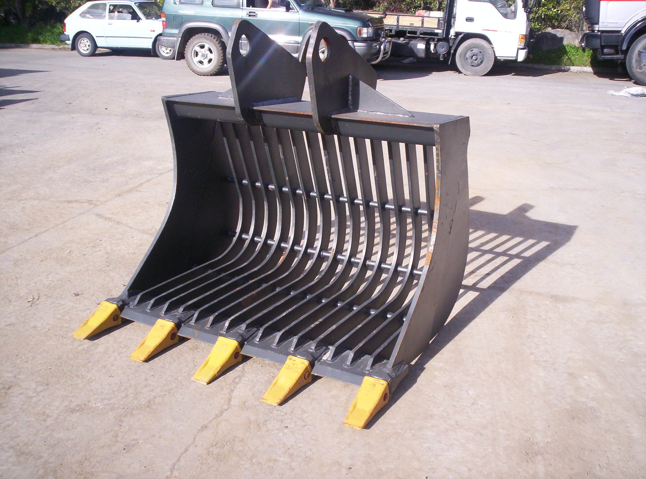 Screening Bucket wiht Heavy Duty Teeth 