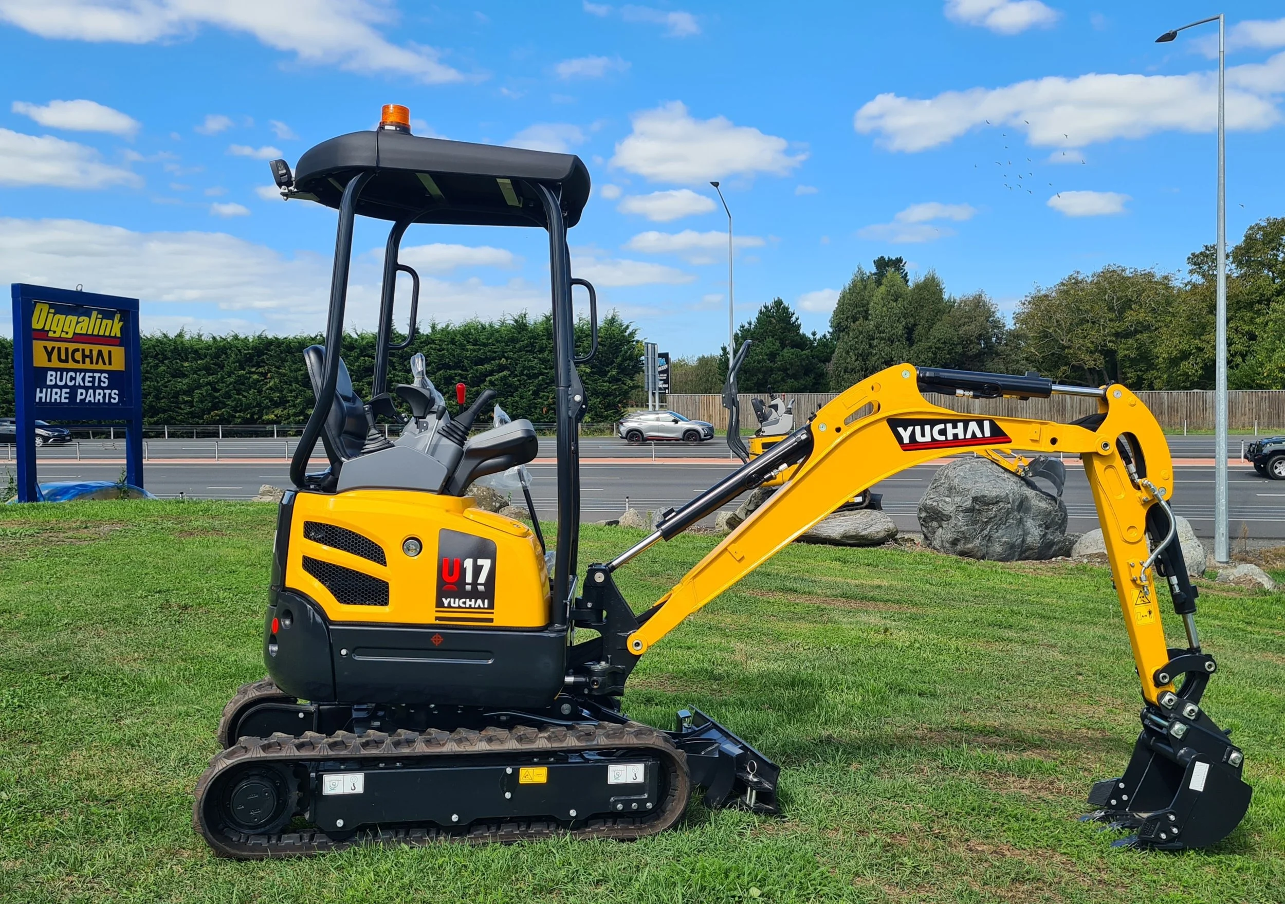 Yuchai U17 Canopy Mini Excavator 