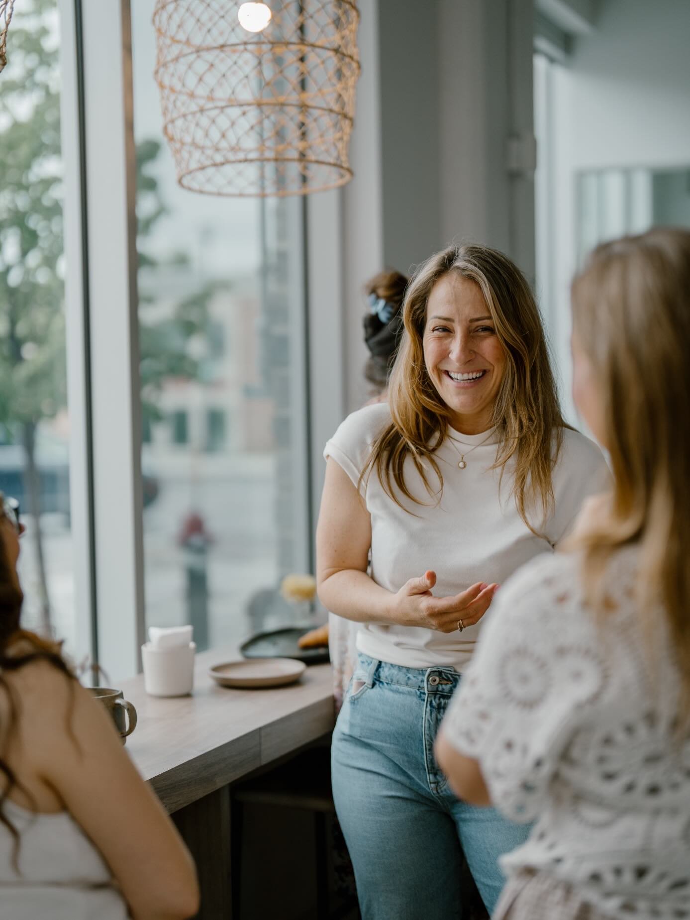R&eacute;union d&rsquo;&eacute;quipe = beaucoup de rires, de discussions, d&rsquo;id&eacute;es&hellip; et quelques photos vol&eacute;es entre deux conversations! 😉

Aujourd&rsquo;hui, nous avons r&eacute;uni notre belle gang pour pr&eacute;parer la 