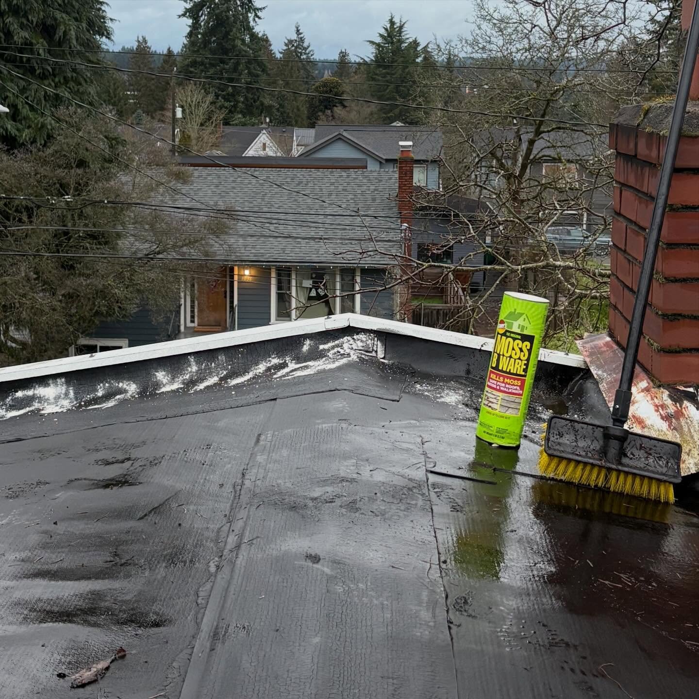 🏡No moss but still concerned about unwanted growth?

Don&rsquo;t worry, we&rsquo;ve got you covered&hellip;

✨Our preventative zinc treatment raises the ph levels of your roof, making it incredibly difficult for new growth to take hold and damage yo