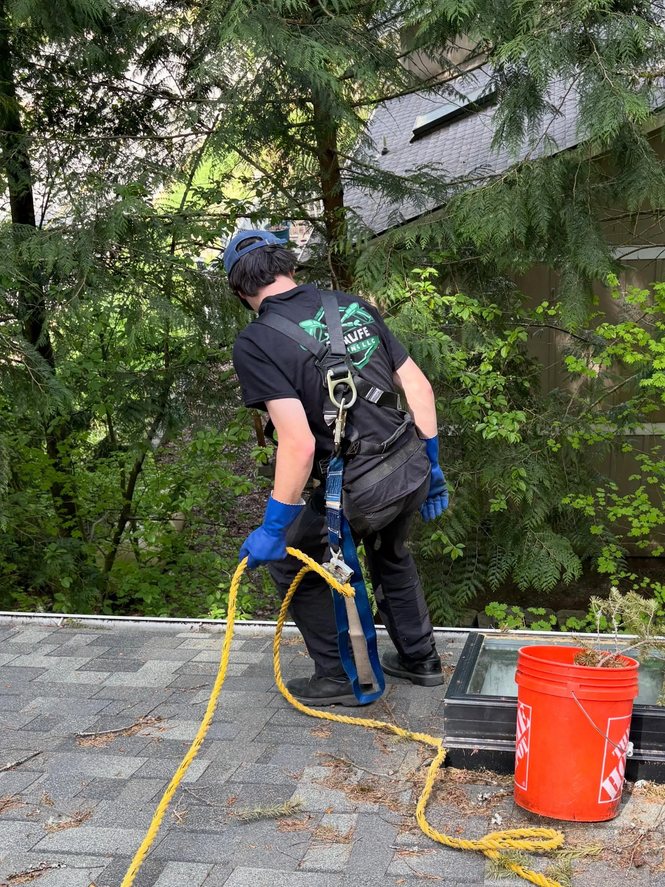 🏡 Clogged gutters are a death sentence for your roof and fascia&hellip;

🧼 Regular cleaning is crucial when it comes to prolonging the life of your roof

 📩 Protect your biggest asset, get a free quote today!

#guttercleaning #bellingham #bellingh