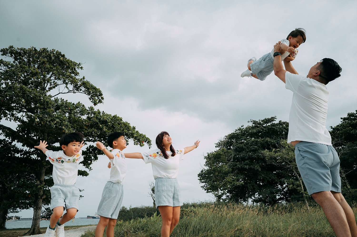 Family Photography session beside Marina Barrage