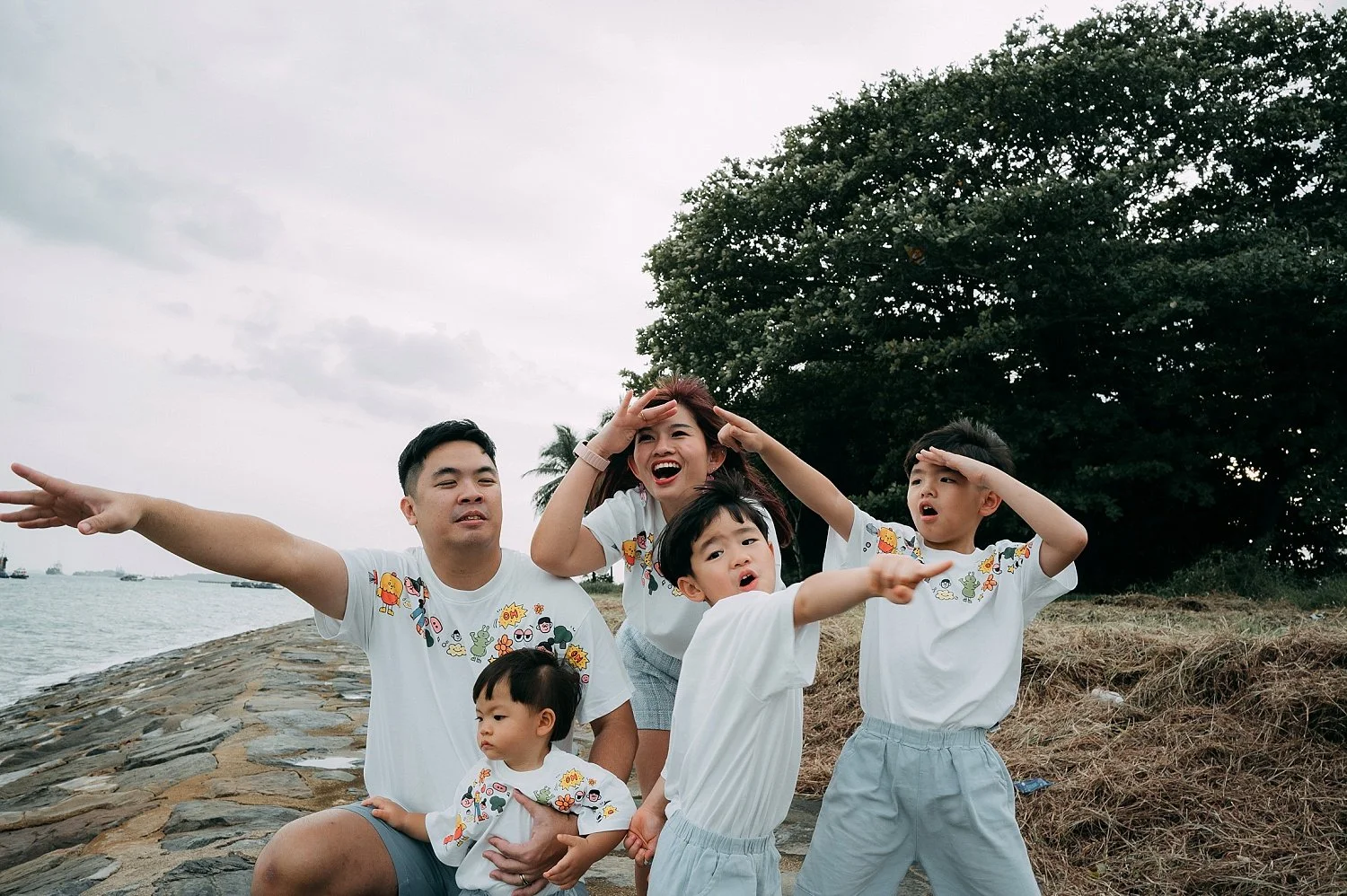 Family Photography session beside Marina Barrage.