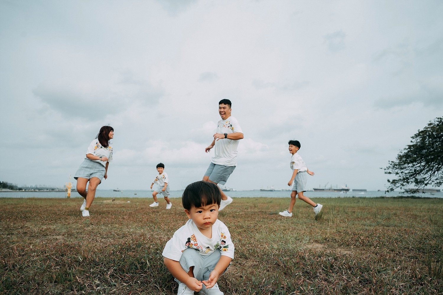 Family Photography Beside Marina Barrage: A Day of Play and Connection