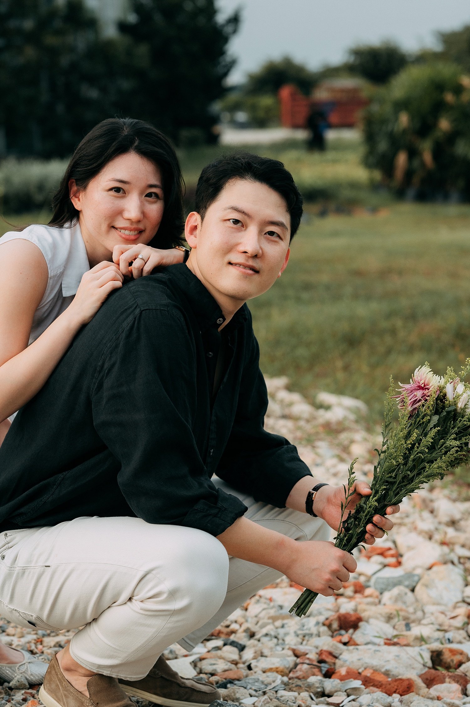 Couple shoot beside Marina Barrage