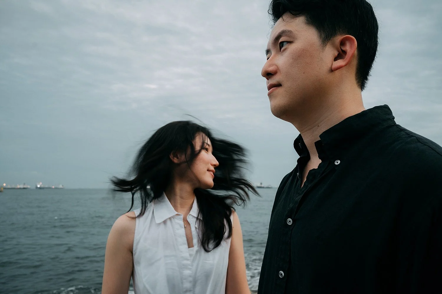 pre-wedding-shoot-beside-marina-barrage-006.jpg