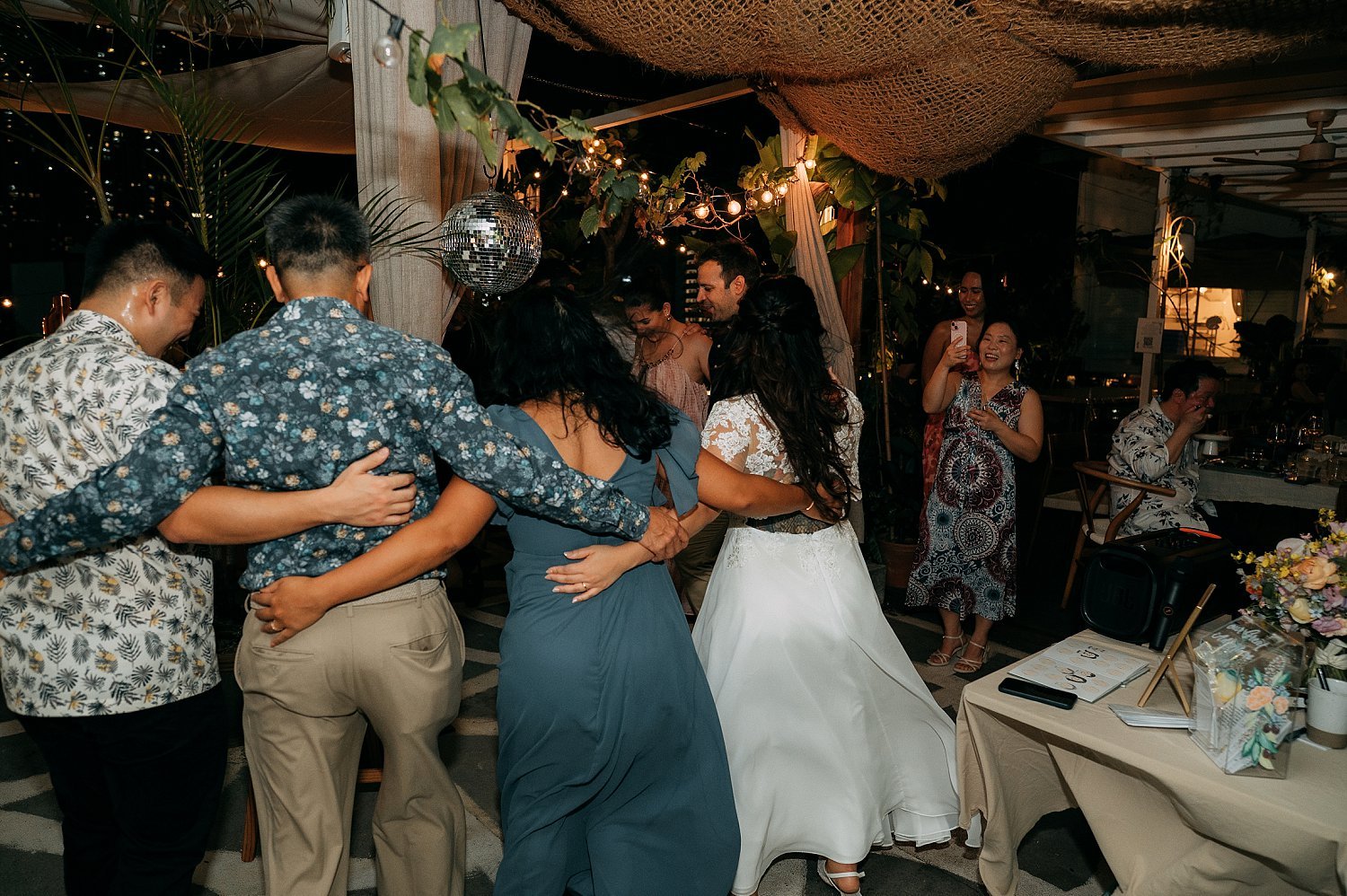 Alani, Kada Maxwell.