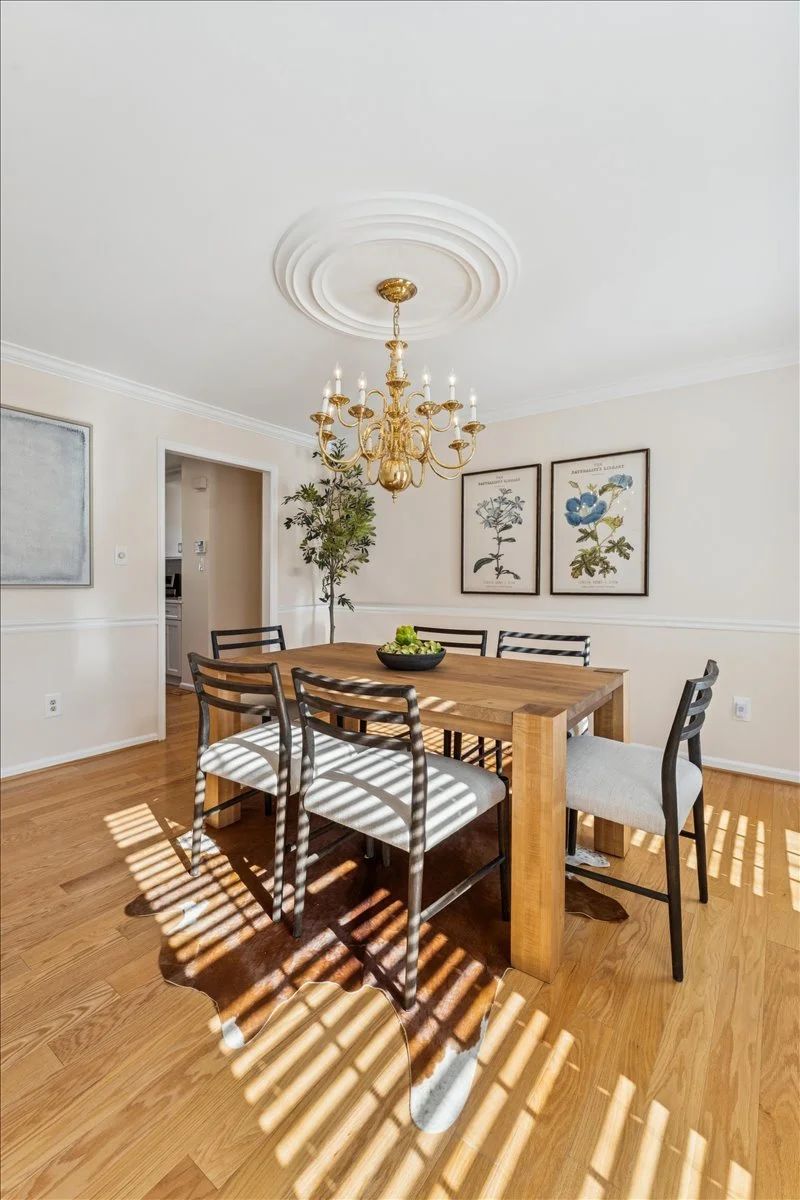 Elegant dining room in a Herndon Virginia home represented by Northern Virginia Realtor LeAnne Anies