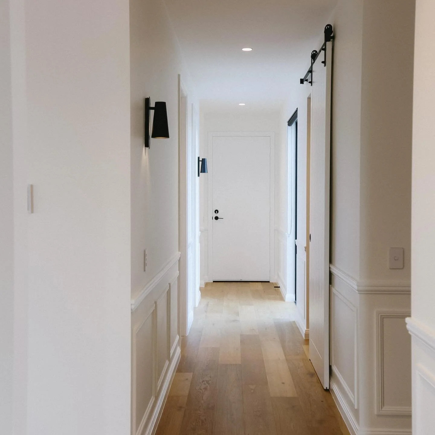 Woodbury Ridge 

Build by @grouponeresidential 
Building design @studio_187 
Photography @aere.photography 
Electrical @dacogroup