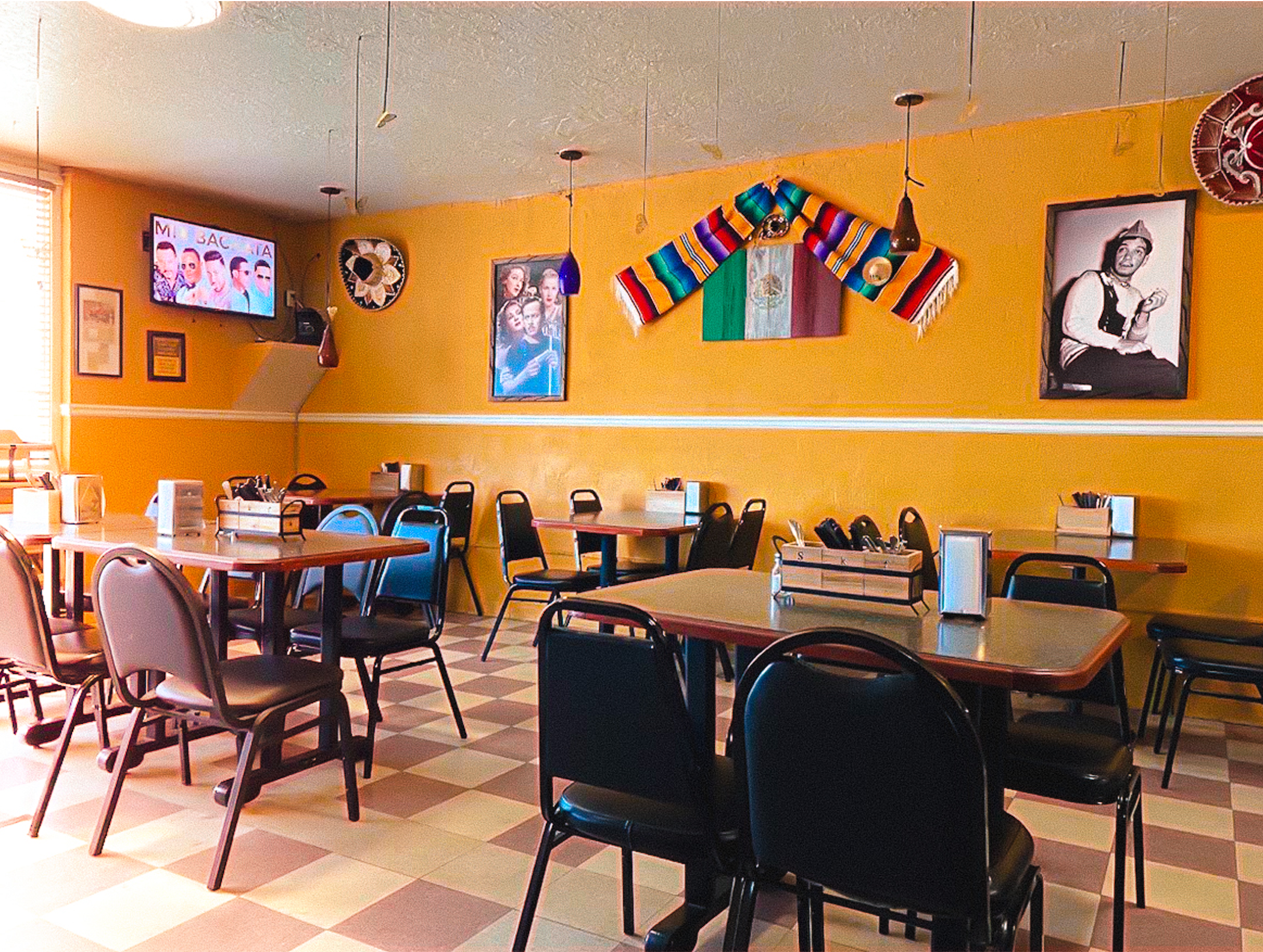 Come see our comfortable dining room!