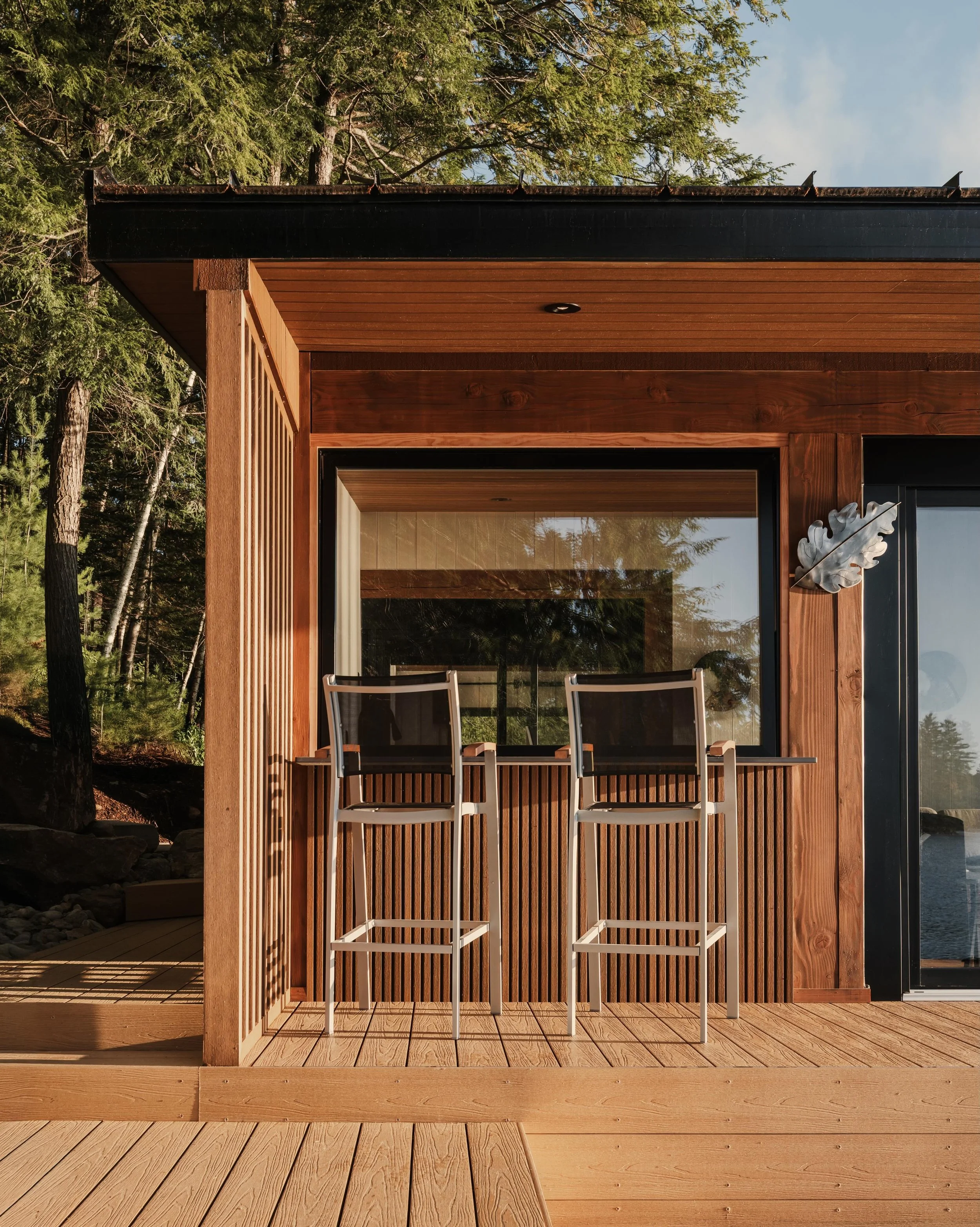 We can&rsquo;t imagine a better place to spend a sunny Muskoka afternoon.⁠
⁠
The South Portage Boathouse bar is built with marine-grade wood, weather resistant materials and enhanced with clean detailing -  the perfect place for a water&rsquo;s edge 