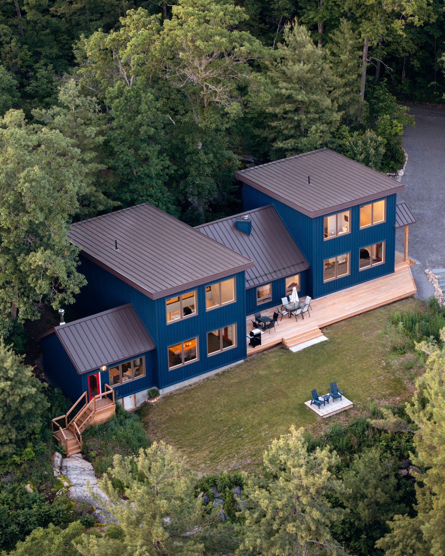 The Sunset Bay Cottage was a very unique project. We were presented with the challenge of preserving the original cottage at the centre of the home while constructing new additions on either side, integrating old and new into one cohesive residence.⁠