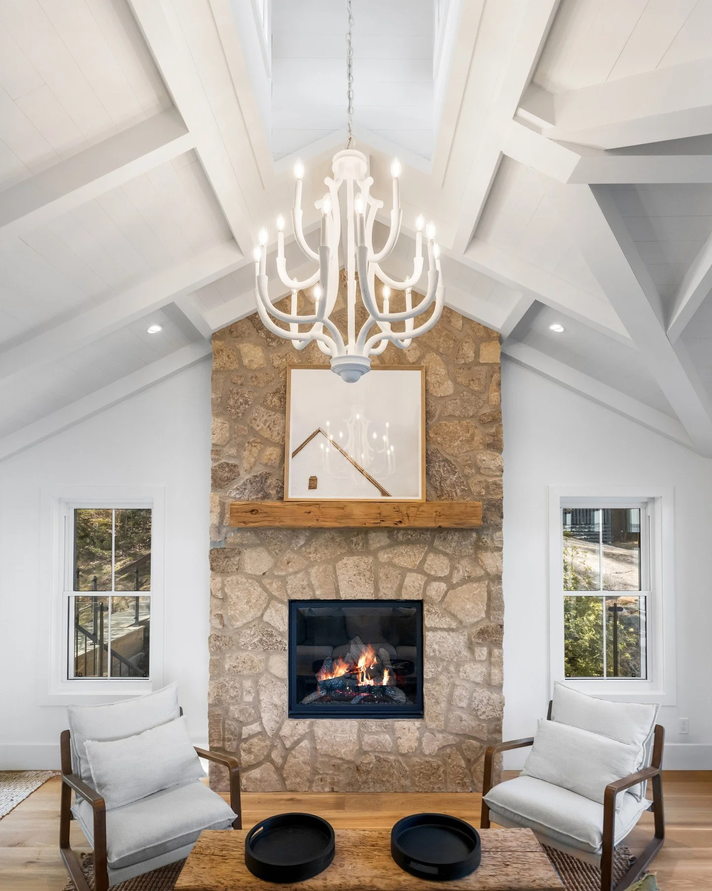 In cottage country, vaulted ceilings and flat-top vaults make room for windows to extend upwards, letting in more natural light and lakeside views. Here are some of our favourite ceilings, and from beams to structural mastery, there&rsquo;s no better