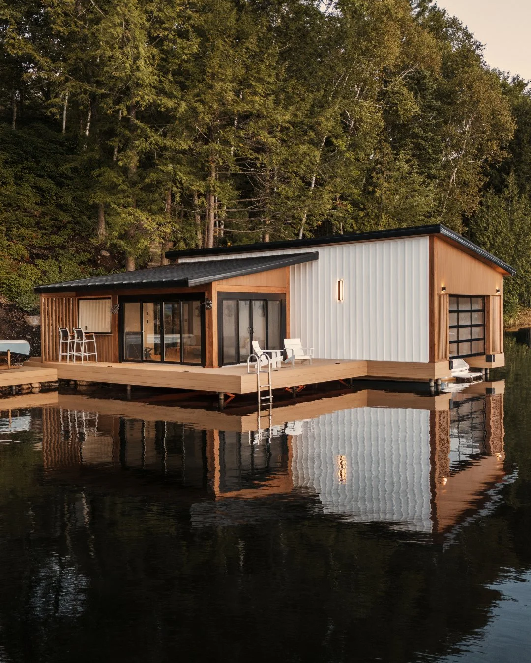 Exteriors built with the terrain, harsh winters and the lifestyle of cottage country in mind.⁠
⁠
Contractor: @bredinbrothers⁠
⁠
#bredinbrothers #muskokabuilder #muskokacontractor #georgianbaybuilder #muskokarenovations⁠ ⁠
⁠
Muskoka Custom Home Builde