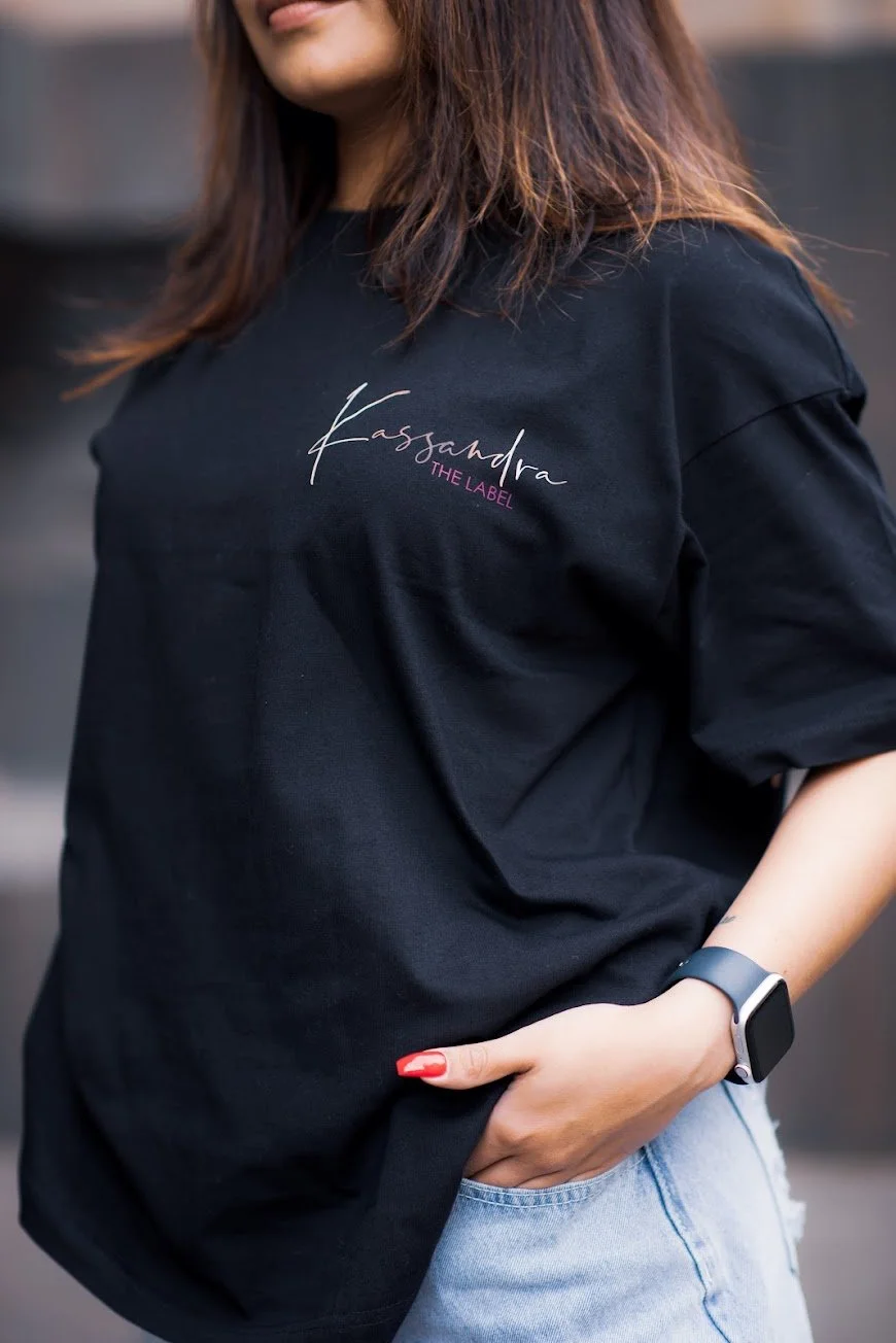 Kassandra Noir Tee