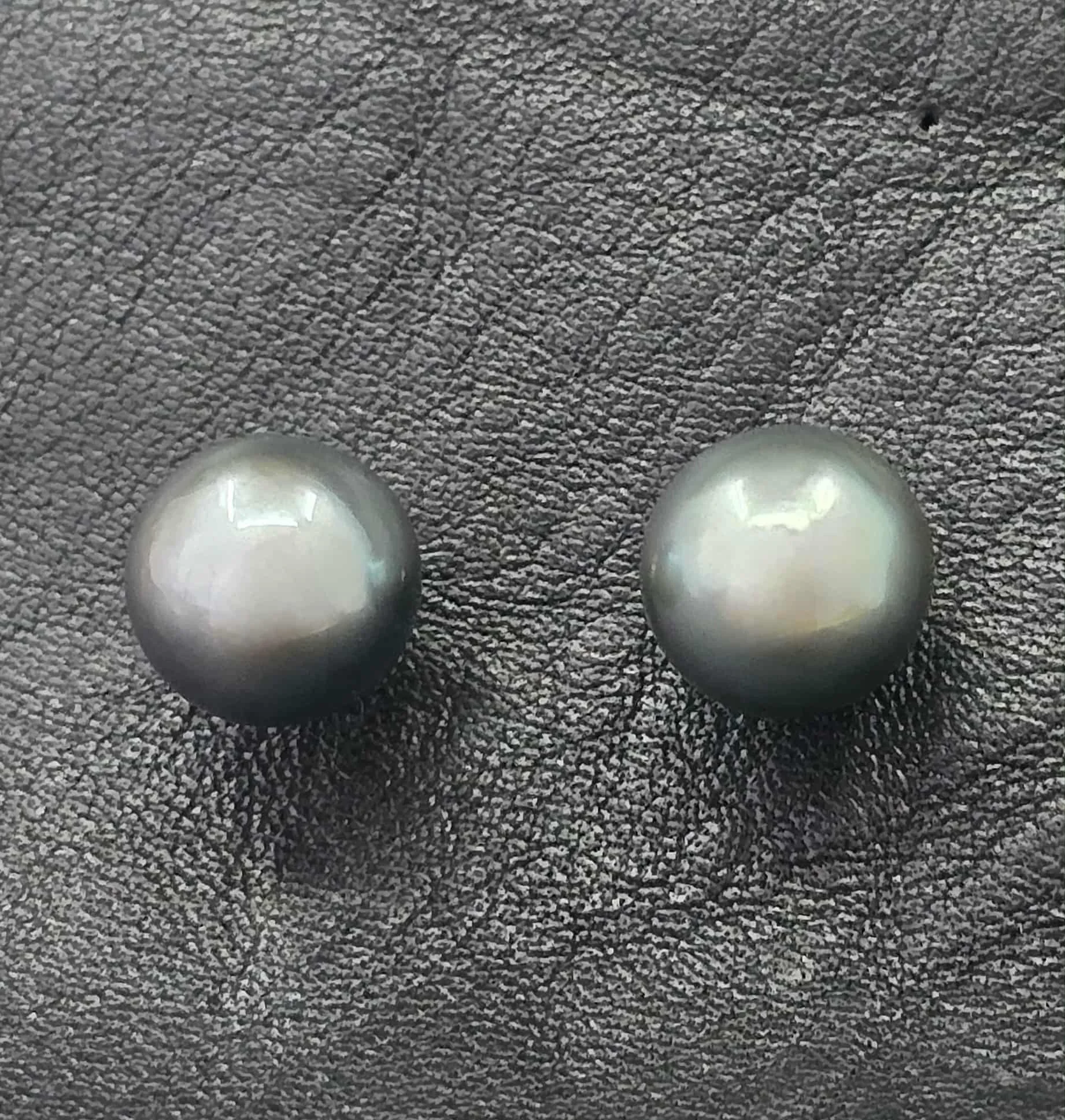 Black pearl studs small 6.jpg