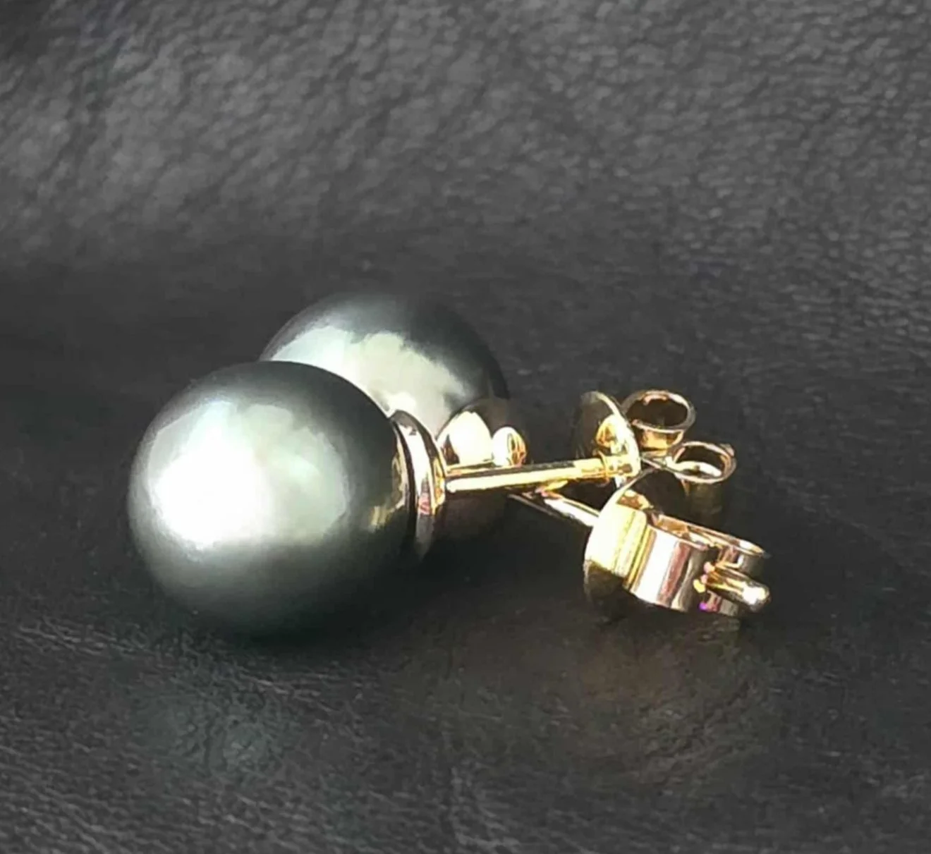 Black Pearl Studs small 8.jpg