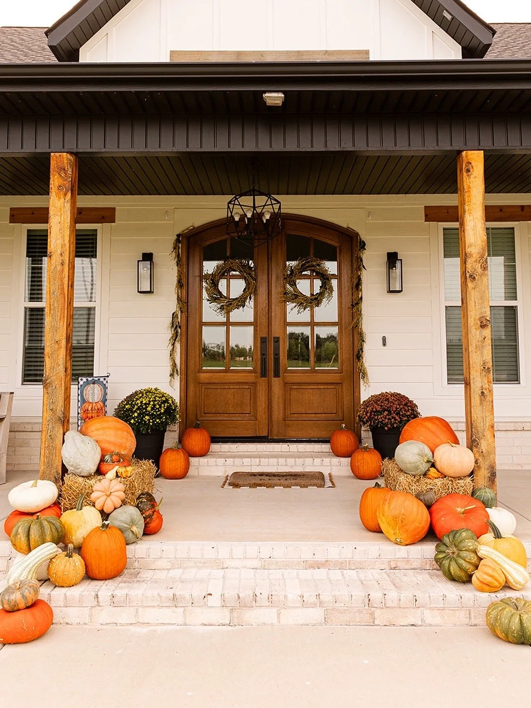 5 Ways to Make Your Front Porch Feel Cozy for Fall