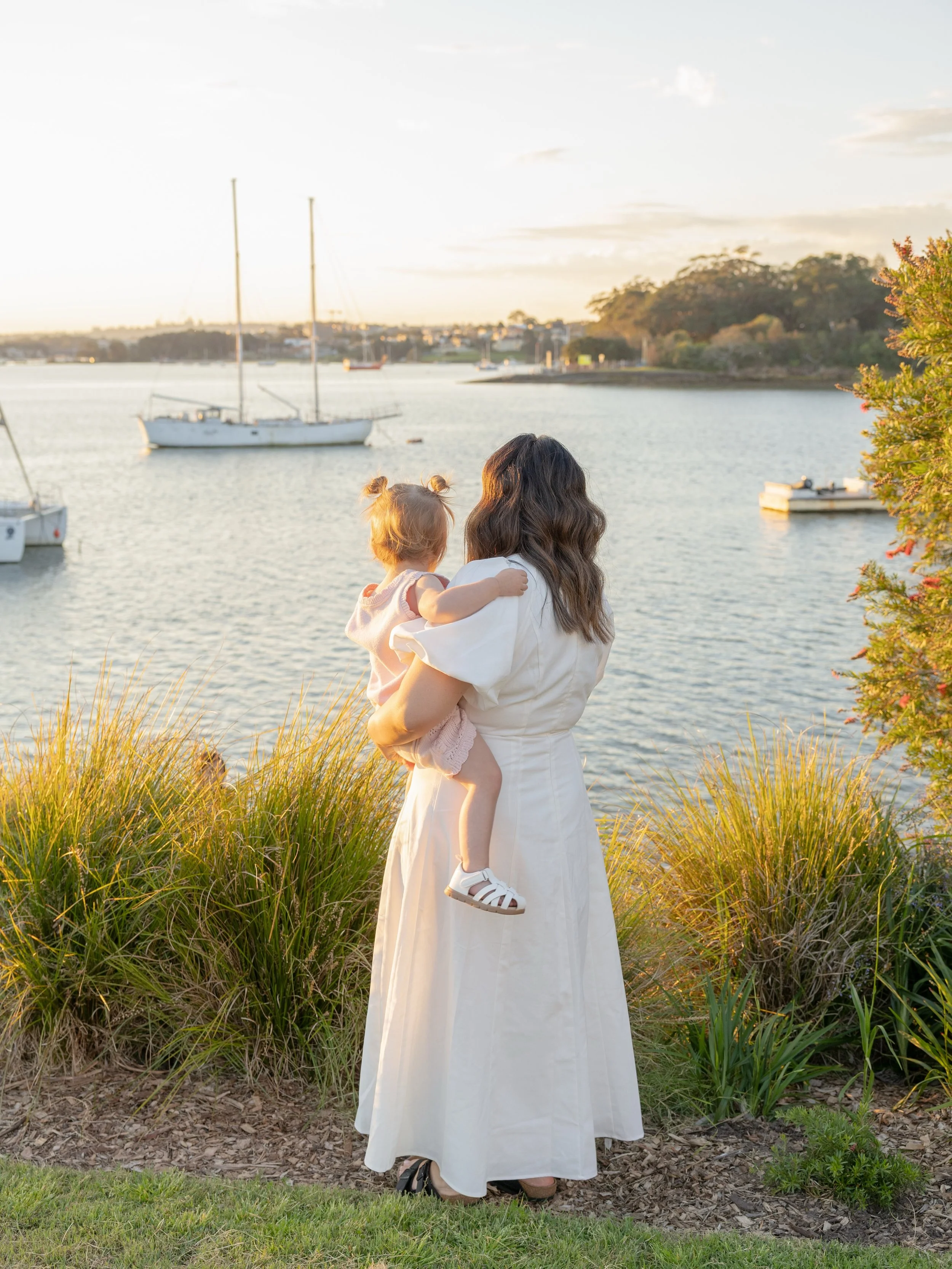 A quiet little mother daughter moment by the water ✨🫶🏼

#sydneyfamilyphotographer #sydneymotherhoodphotographer #familyphotography #motherhoodphotography #sydneyportraitphotographer