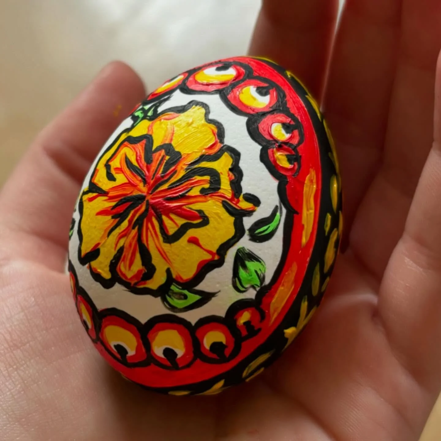 various projects 😁 

-Czech Kraslice egg (acrylic paint)
-hat for Scenography based on Wozcek (acrylic paint on fabric + random mixed media I found around me)
-bowl for empty bowls BUT ITS NOT FOOD SAFE SO DAMNITTTTTTTT (cone 6 glazed and fired)