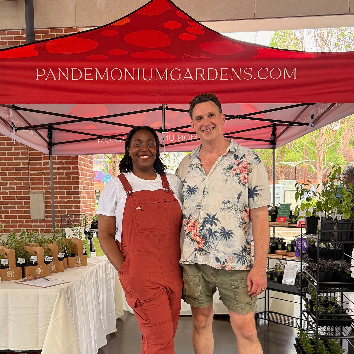 pandemonium-gardens-farmers-market-table-valparaiso-in-founders.jpg