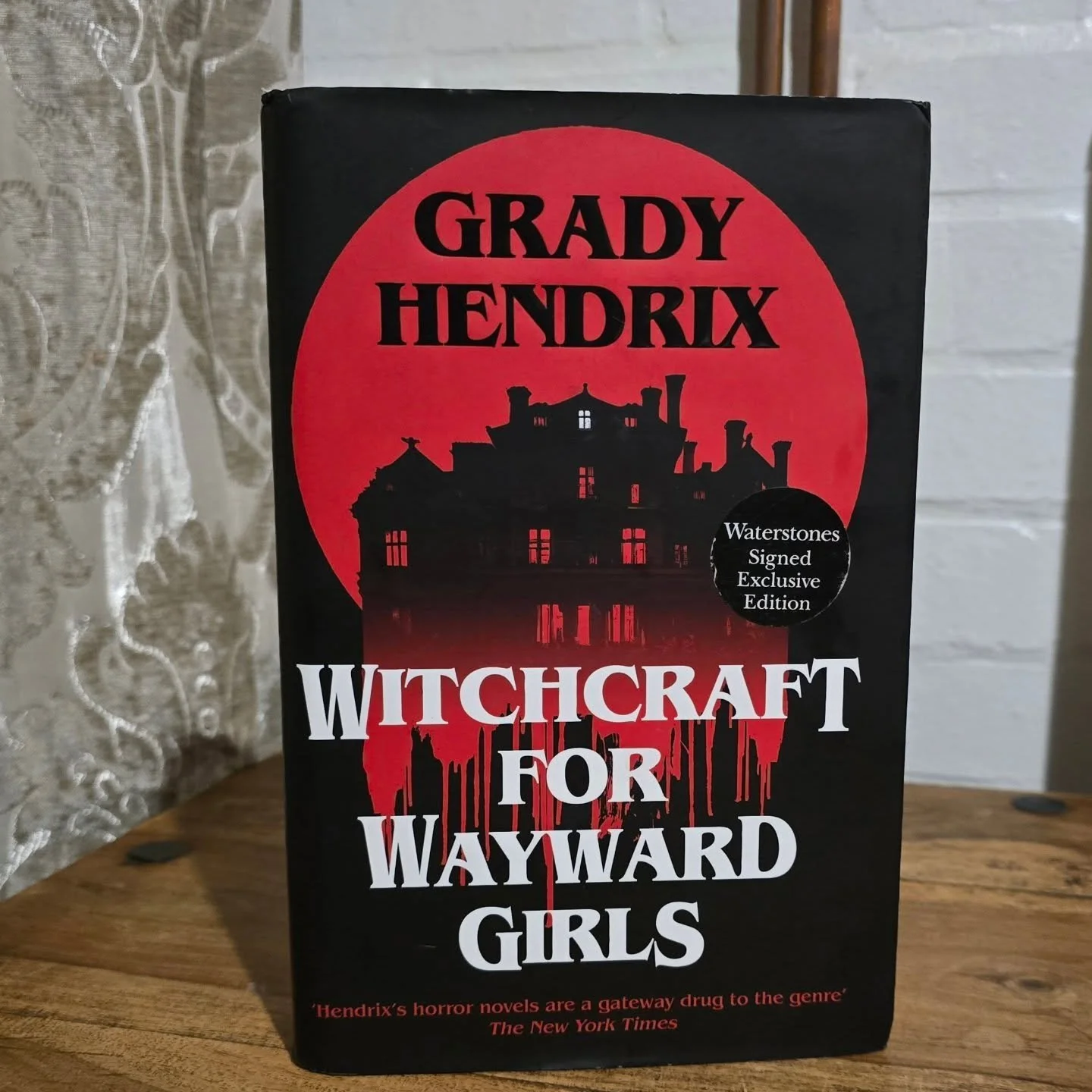 Getting so excited, I have some STUNNING stock coming in, with specials from Waterstones, The Locked Library and Fairyloot 😍 

It's definitely going to be a challenge to part ways with these items 🥹 

#waterstones #fairyloot #booktok #thelockedlibr