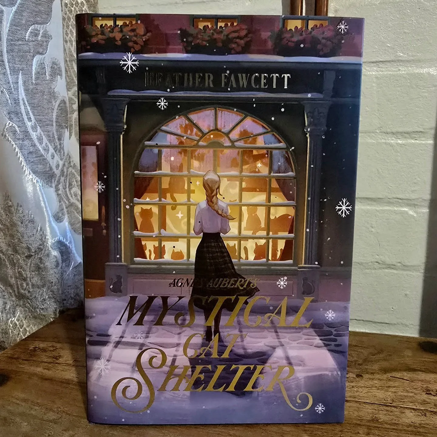 Something mystical has just landed on the website! The beautiful Fairyloot edition of Agnes Aubert's Mystical Cat Shelter is absolutely stunning and is not one to be missed by you cat lovers!

#fairyloot #bookstagram #sprayededges #bookshop