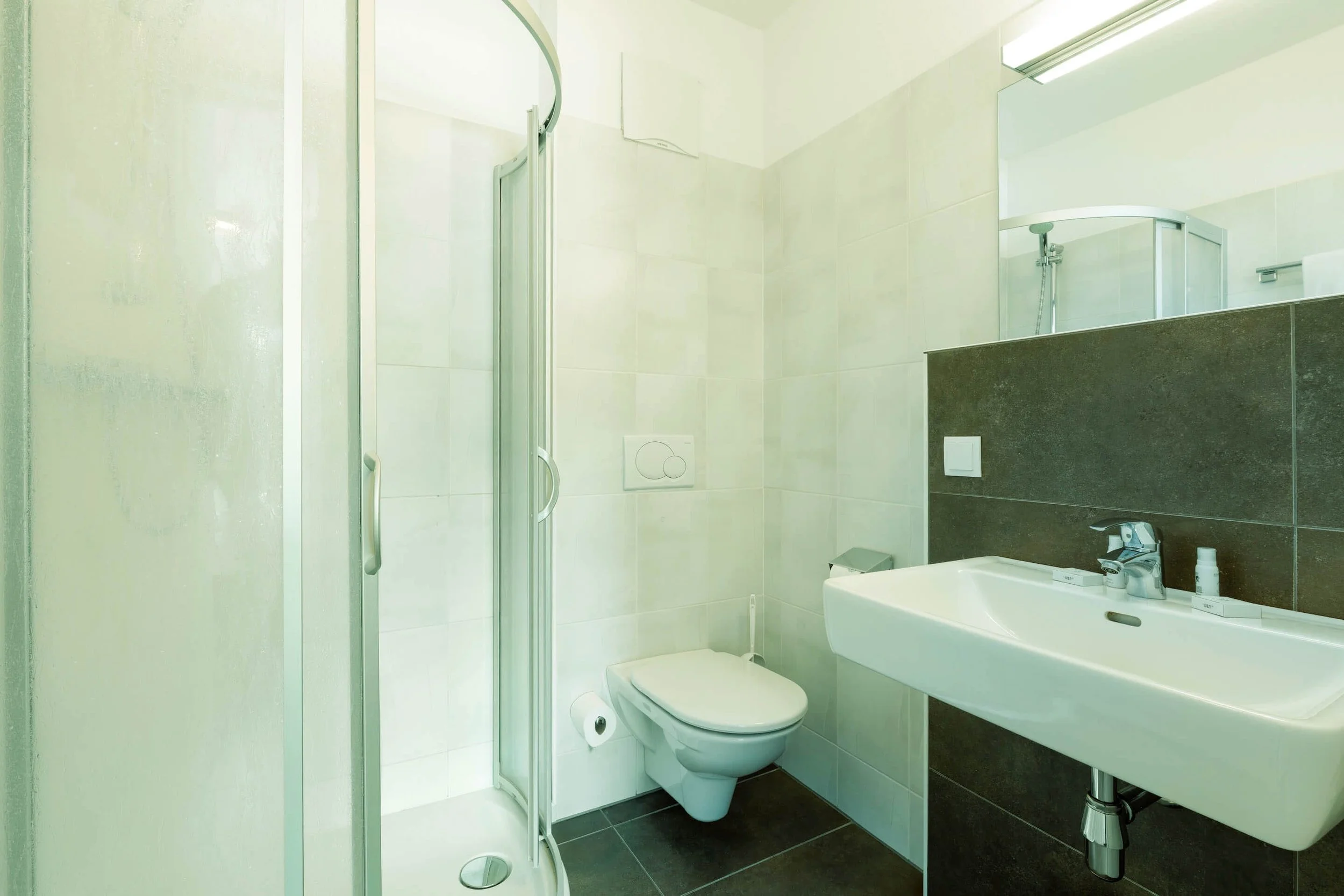 eder VIEW Apartment No 3 Bad 2.jpg