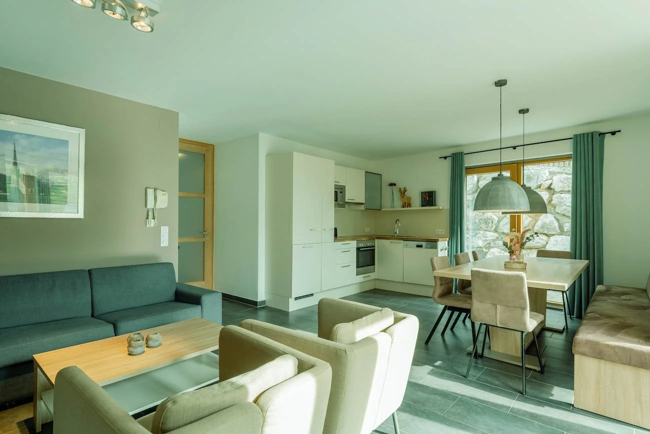 eder VIEW Apartment No 8 Wohnzimmer 4.jpg