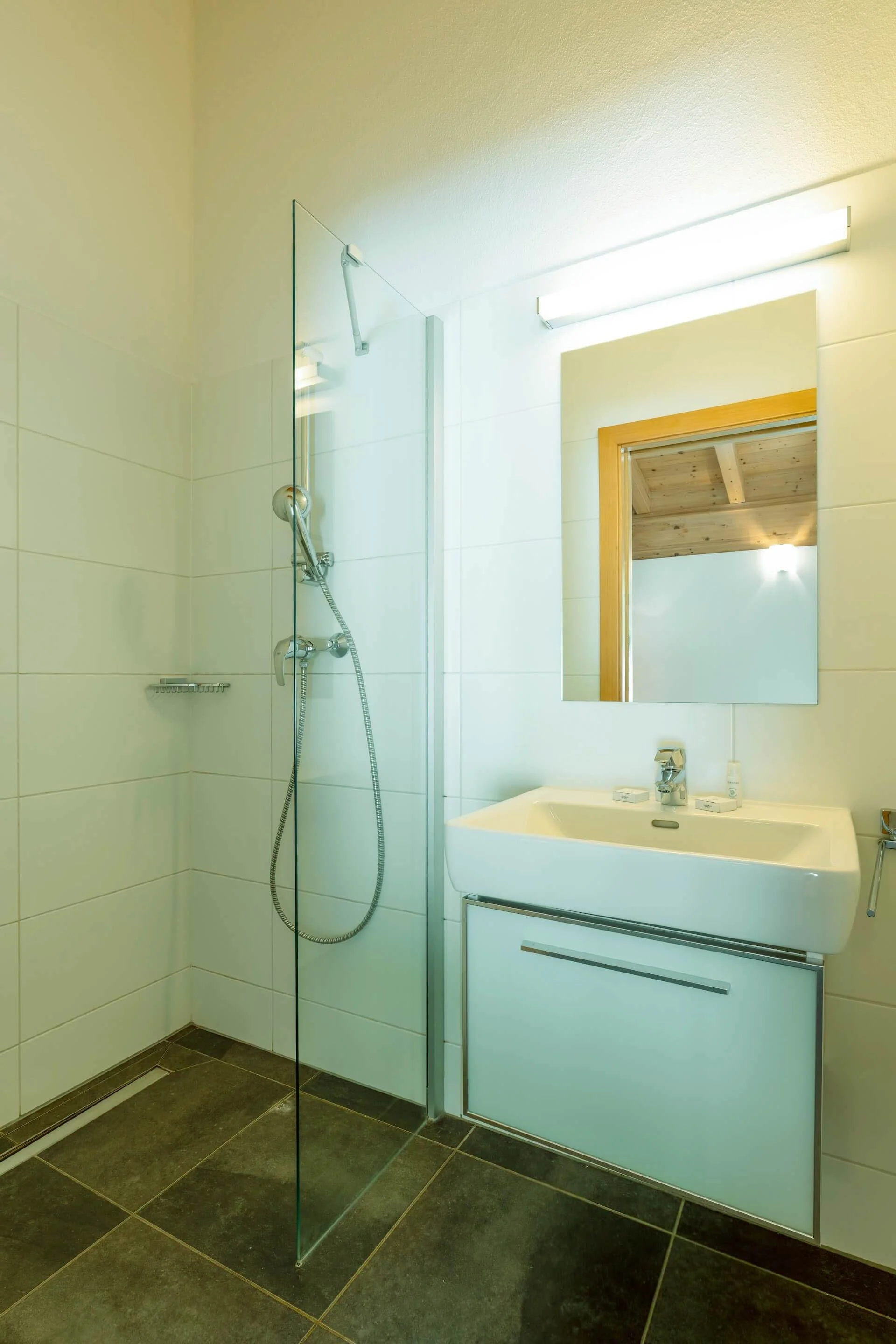 eder VIEW Apartment No 9 Bad 3.jpg