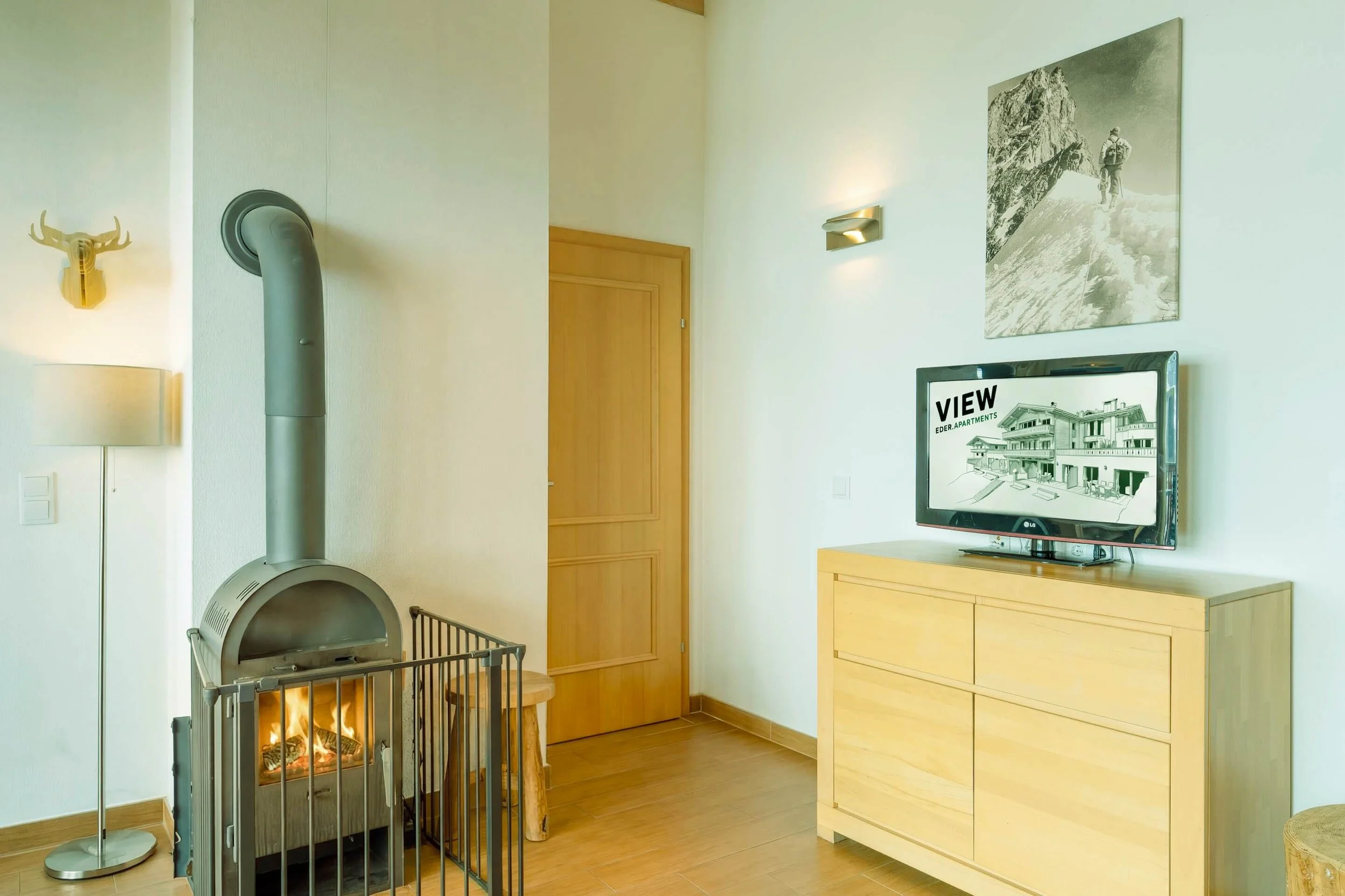 eder VIEW Apartment No 10 Wohnzimmer 2.jpg