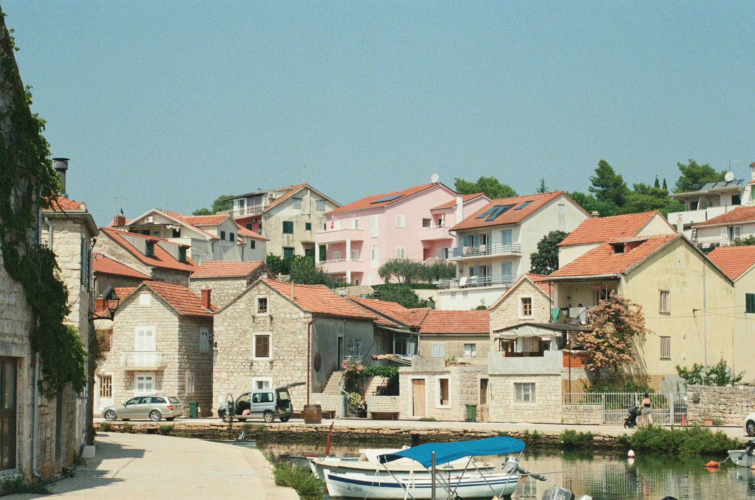 cameron-webber-19azhm28xGI-unsplash.jpg