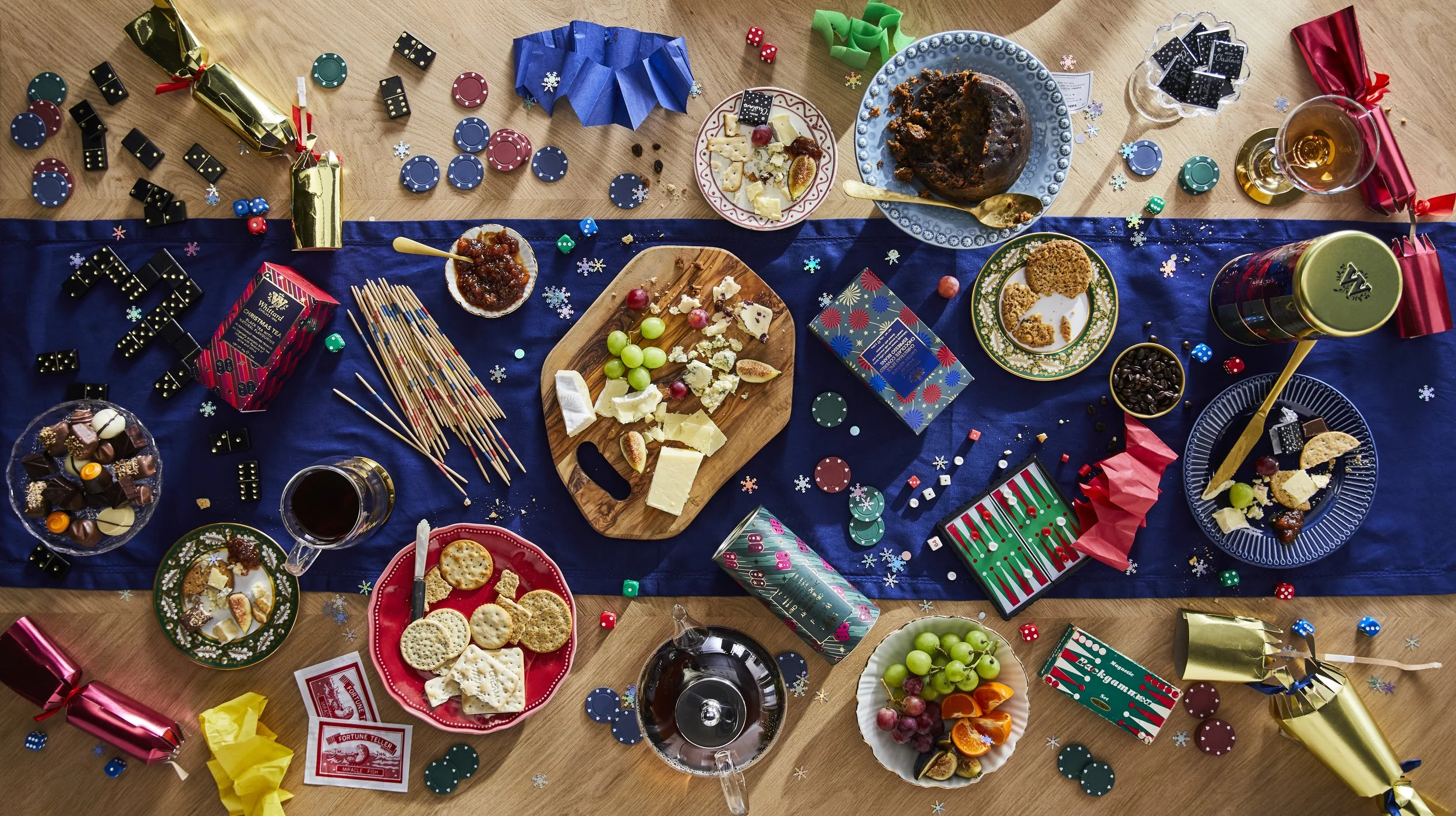 WT0001 Whittard Christmas_Hamper Contents v1.jpg