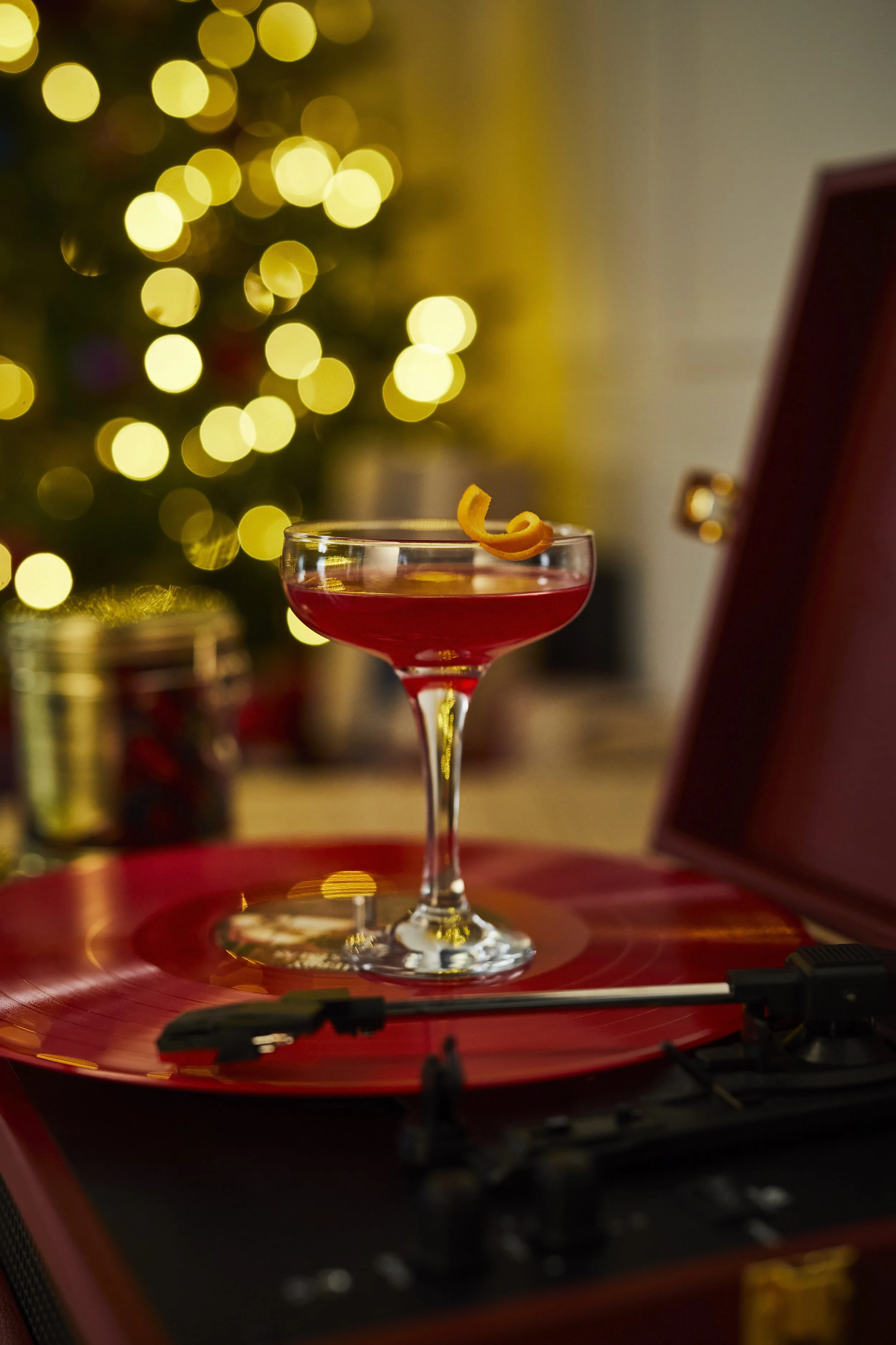 WT0001 Whittard Christmas_Cocktail on Turntable (Portrait).jpg
