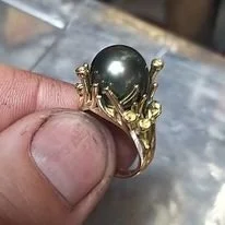 Bague trop petite ou trop grande : comment se passe une mise à la taille ?