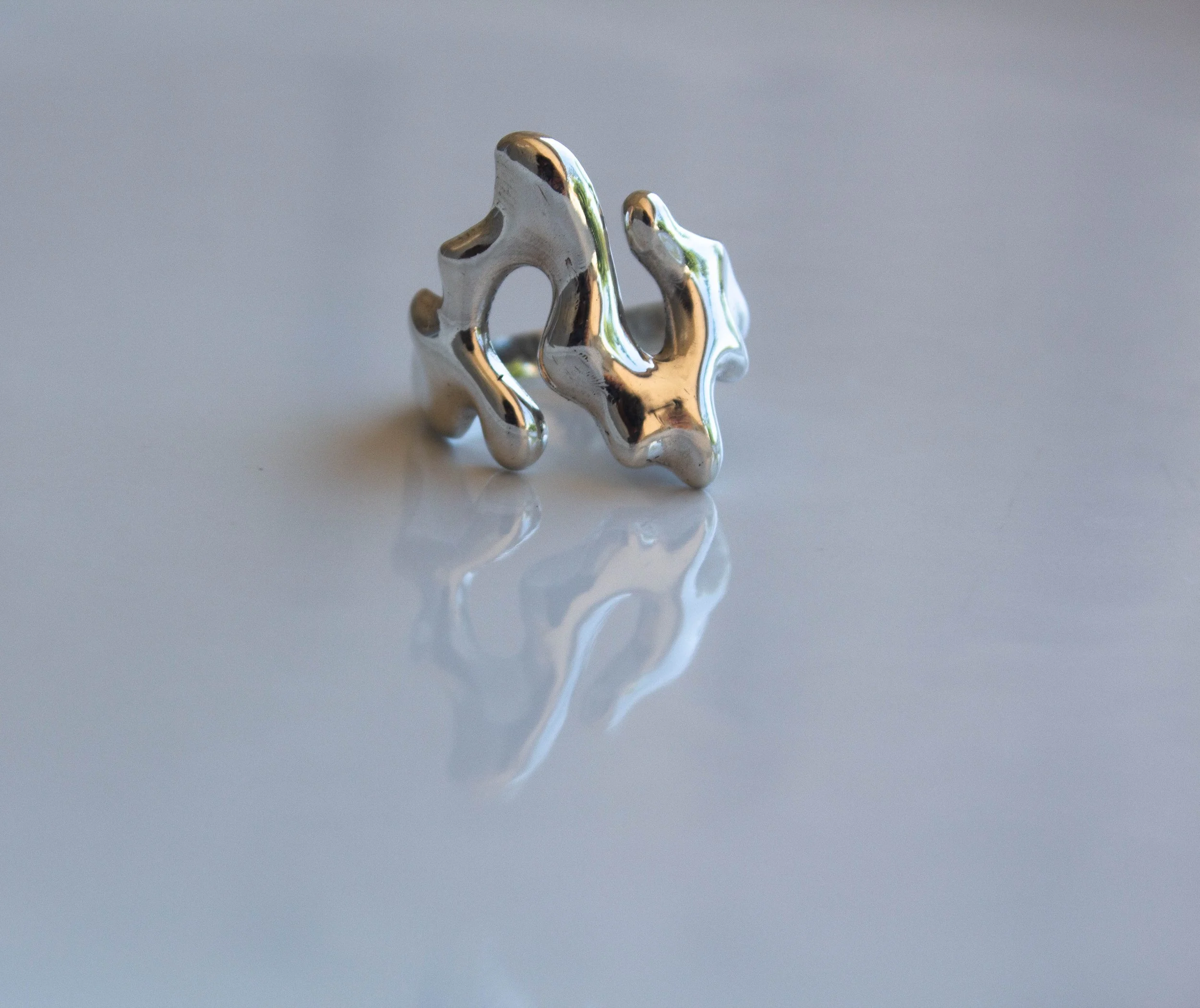 Bague argent forme organique design contemporain sur mesure Valbonne
