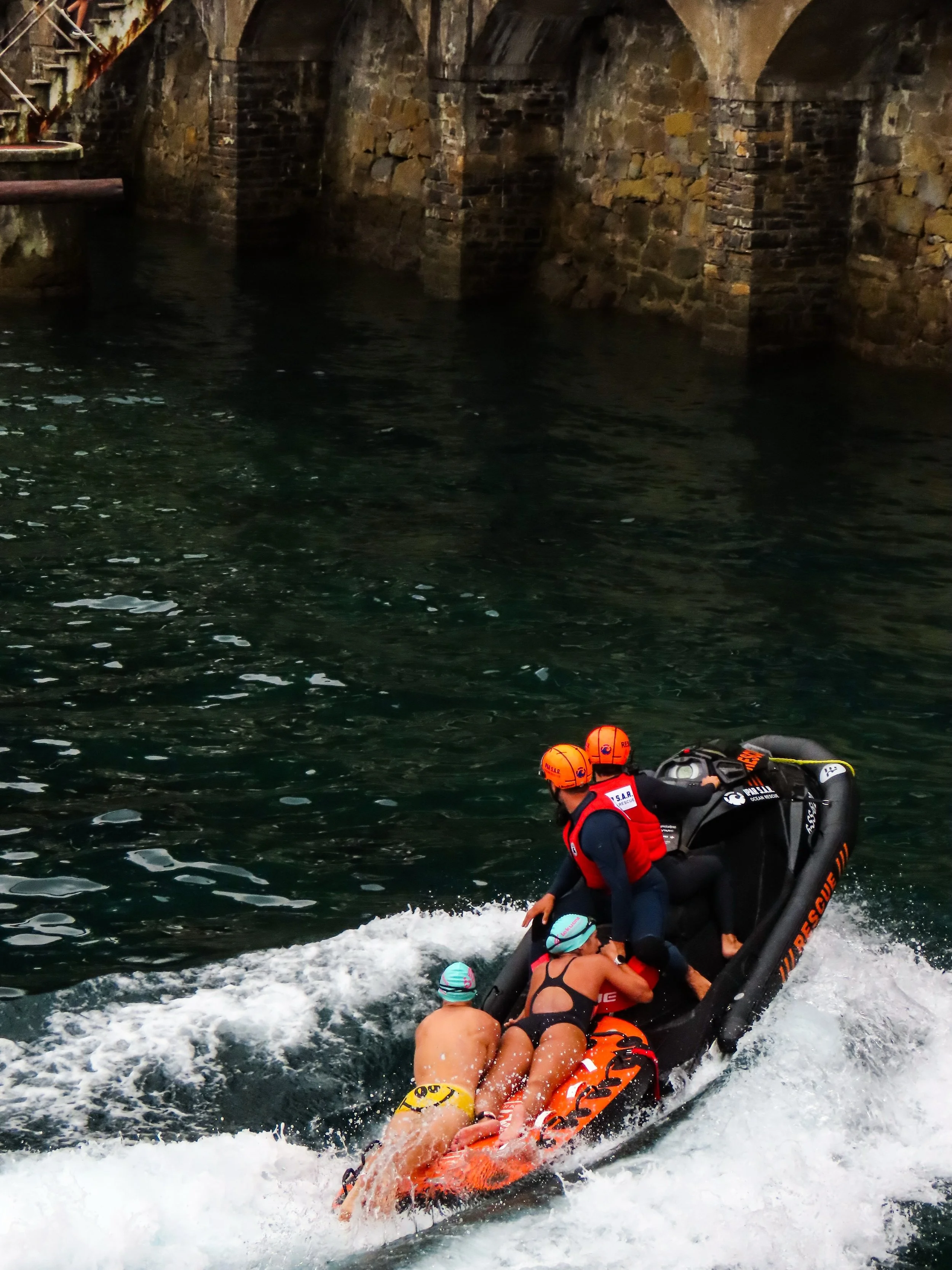 Hoy nos ha tocado vivir una jornada especialmente complicada dando cobertura de seguridad en el agua durante la Traves&iacute;a Zarautz&ndash;Mollarri&ndash;Zarautz.

Las carabelas portuguesas, dif&iacute;ciles de localizar a simple vista por su tama